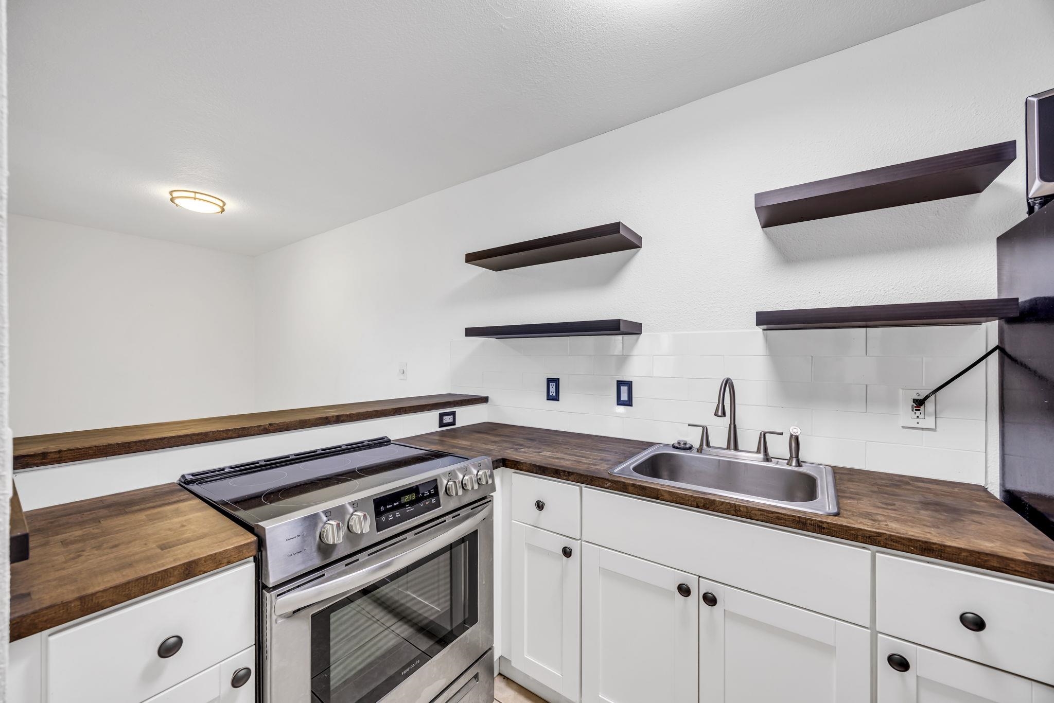 160 Keonekai Rd Property Photo 13
