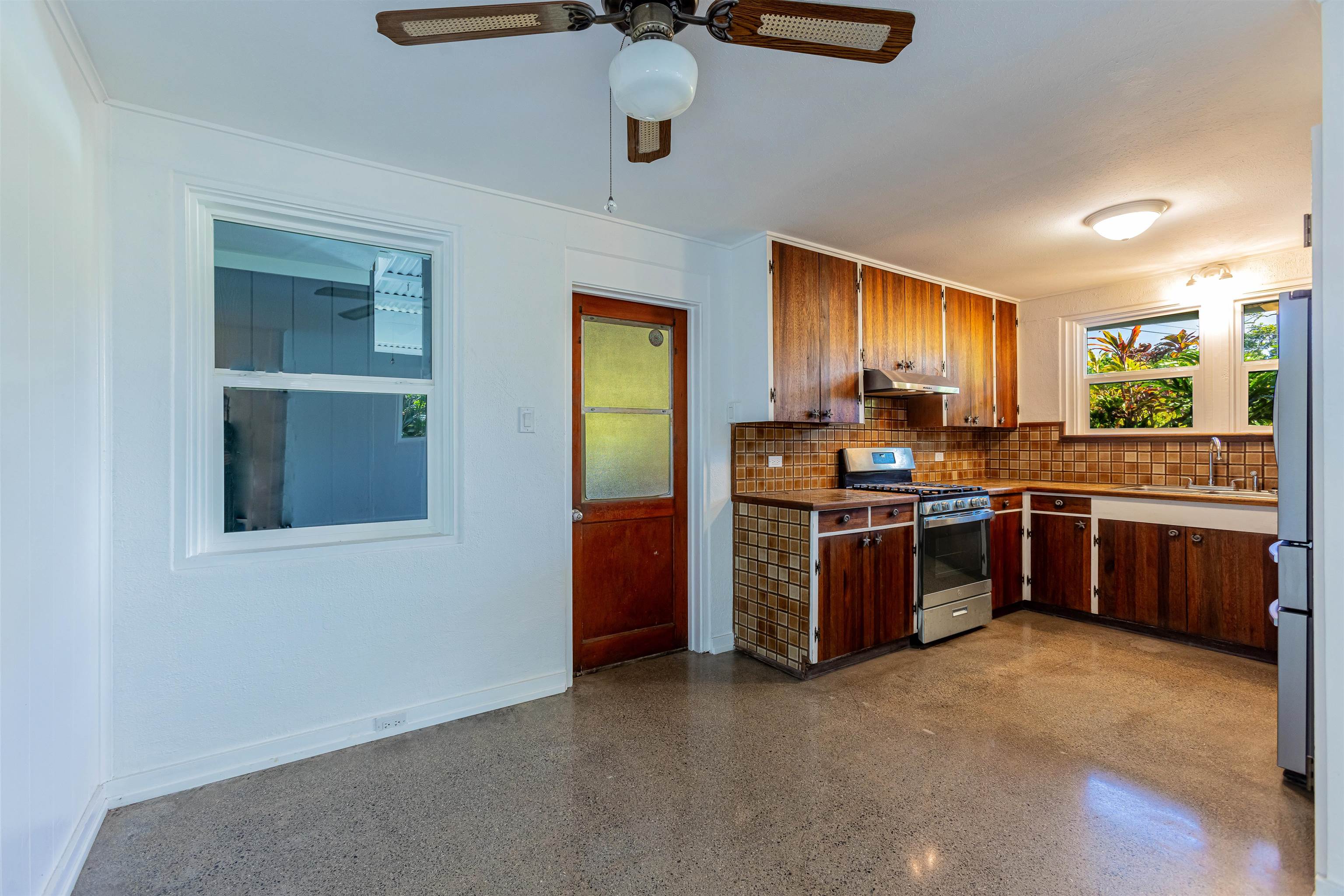 720 Mopua St Property Photo 4