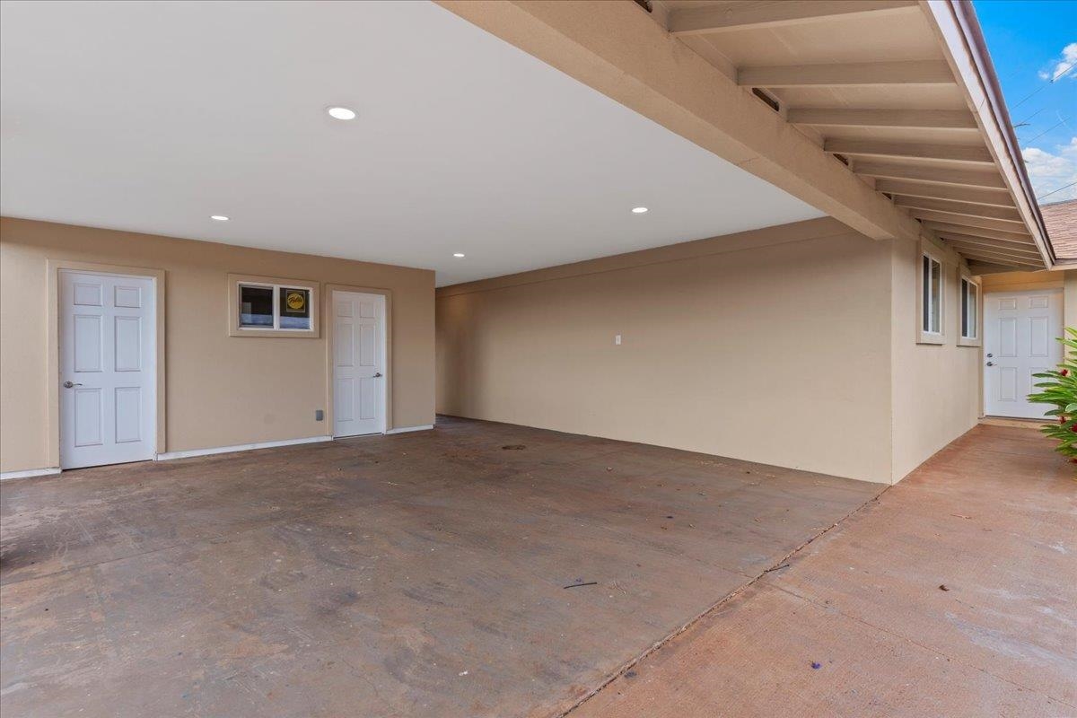 490 Kaiola Pl Property Photo 3
