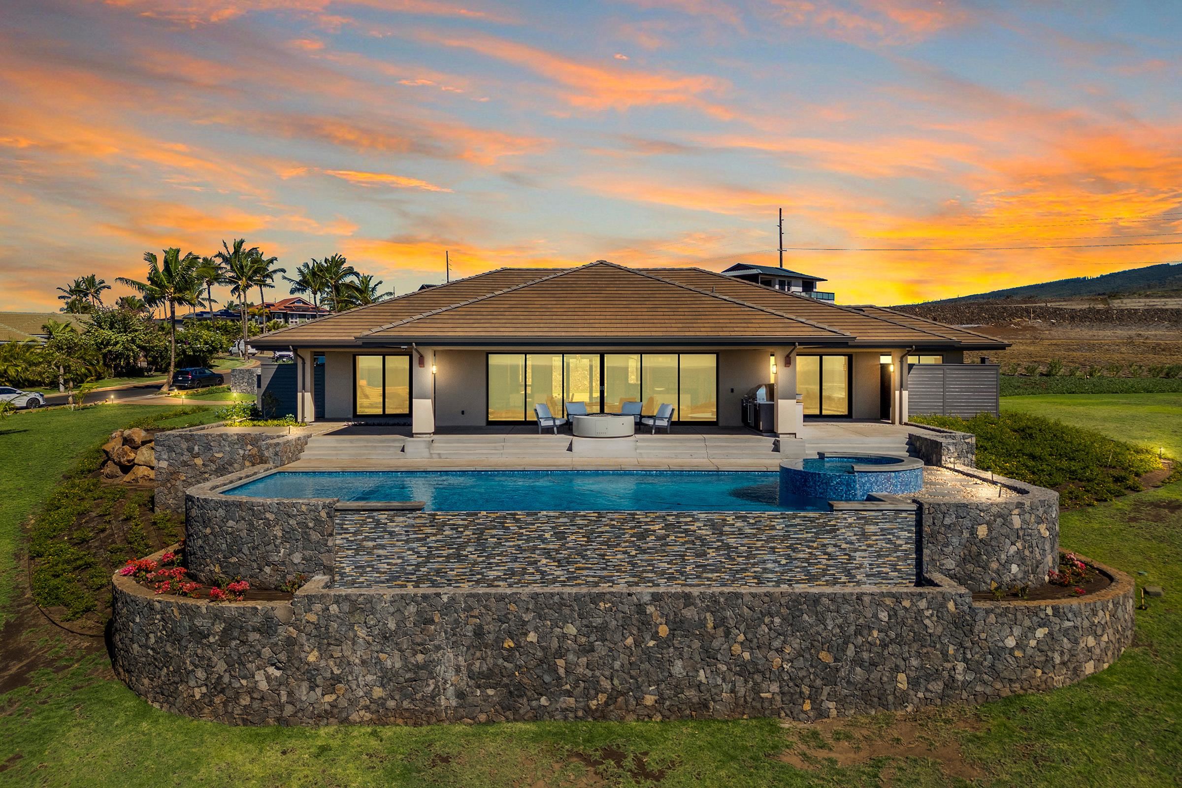 564 Anapuni Loop Property Photo 2