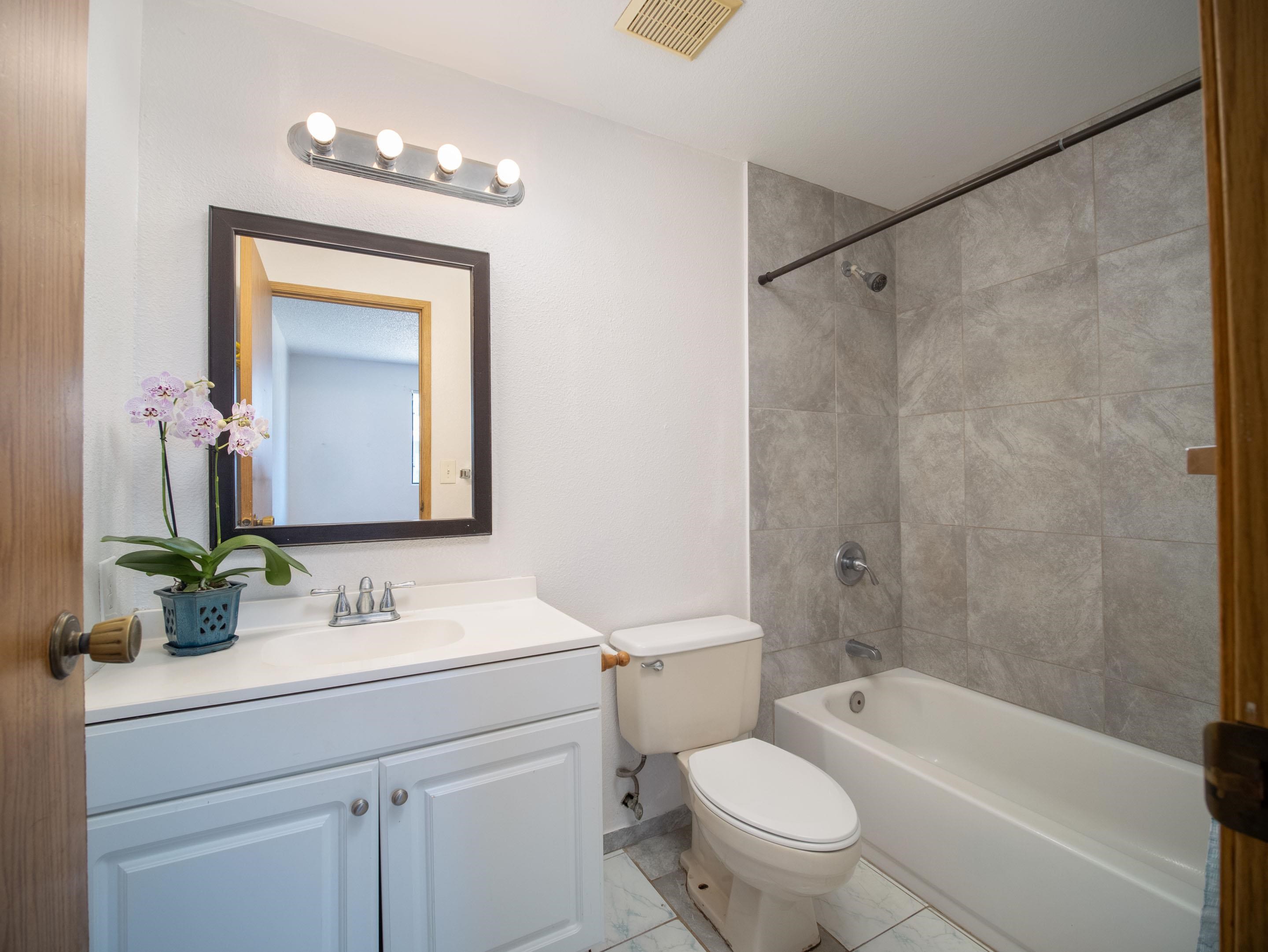 390 Kaiolohia St Property Photo 18
