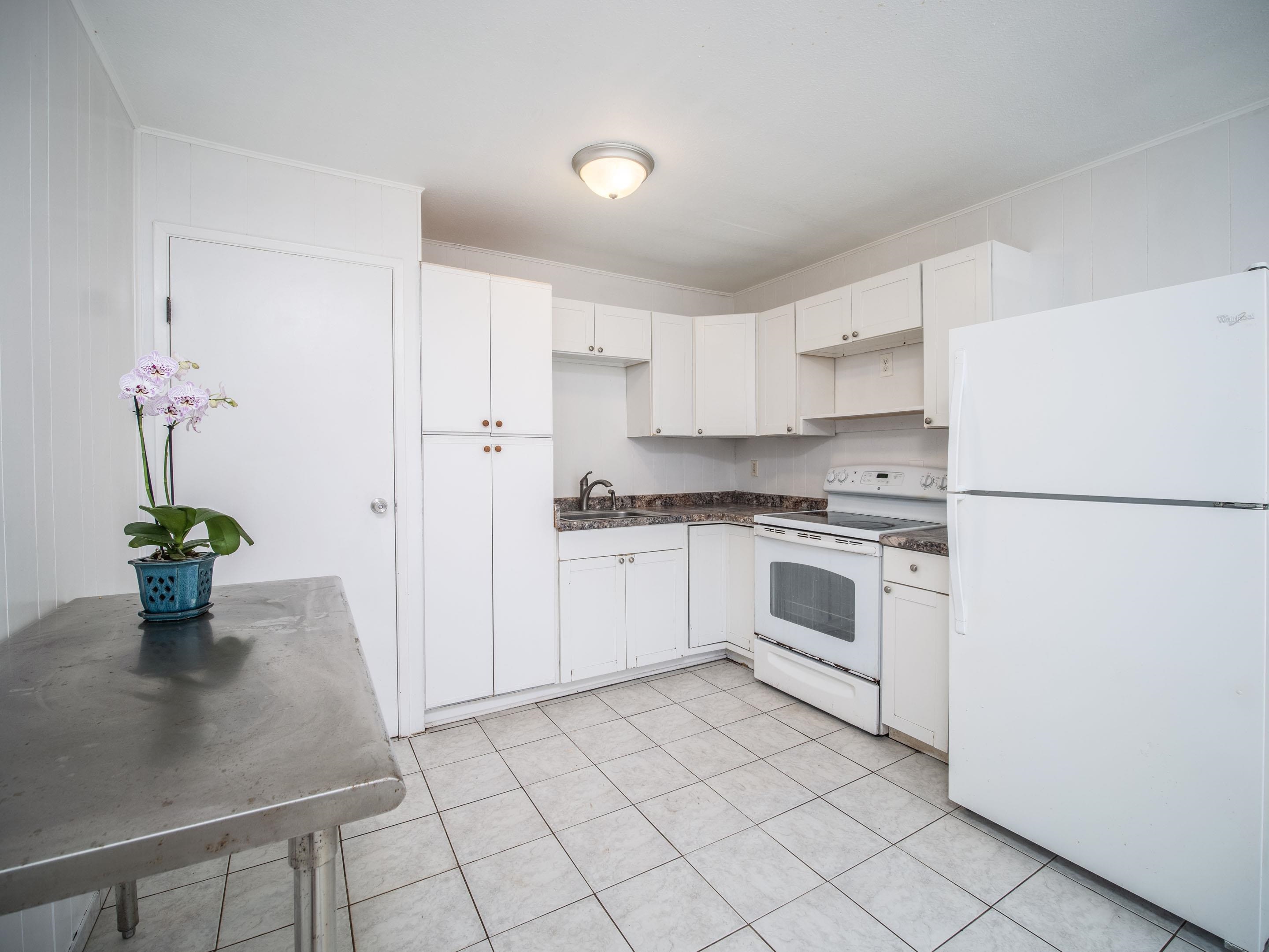 390 Kaiolohia St Property Photo 25
