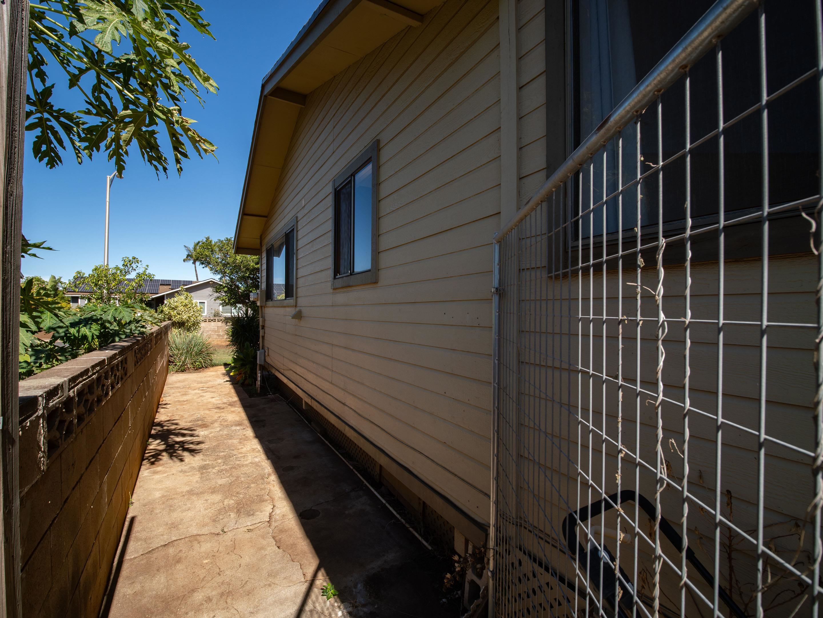 390 Kaiolohia St Property Photo 37