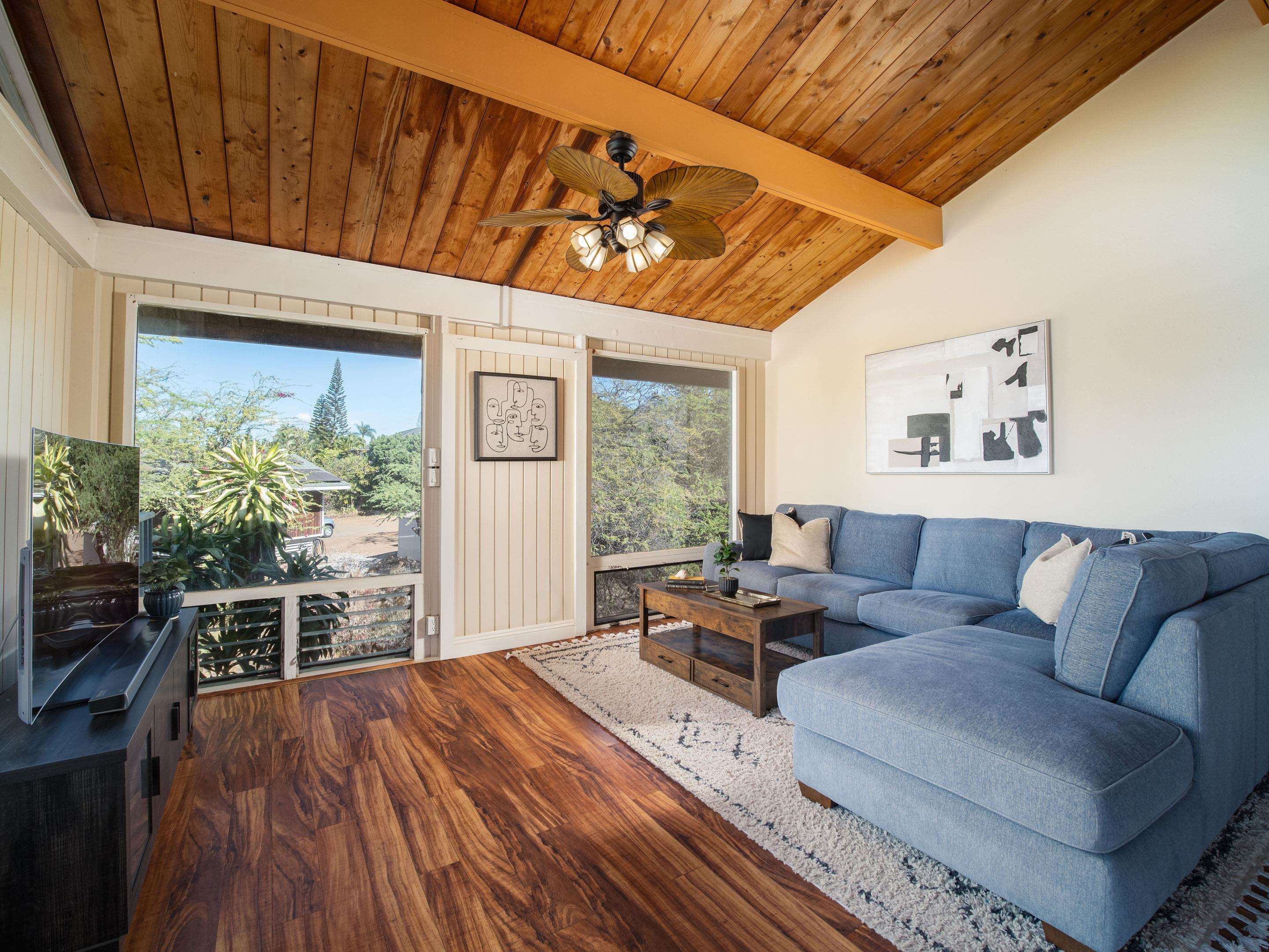 566 Mikioi Pl Property Photo 15