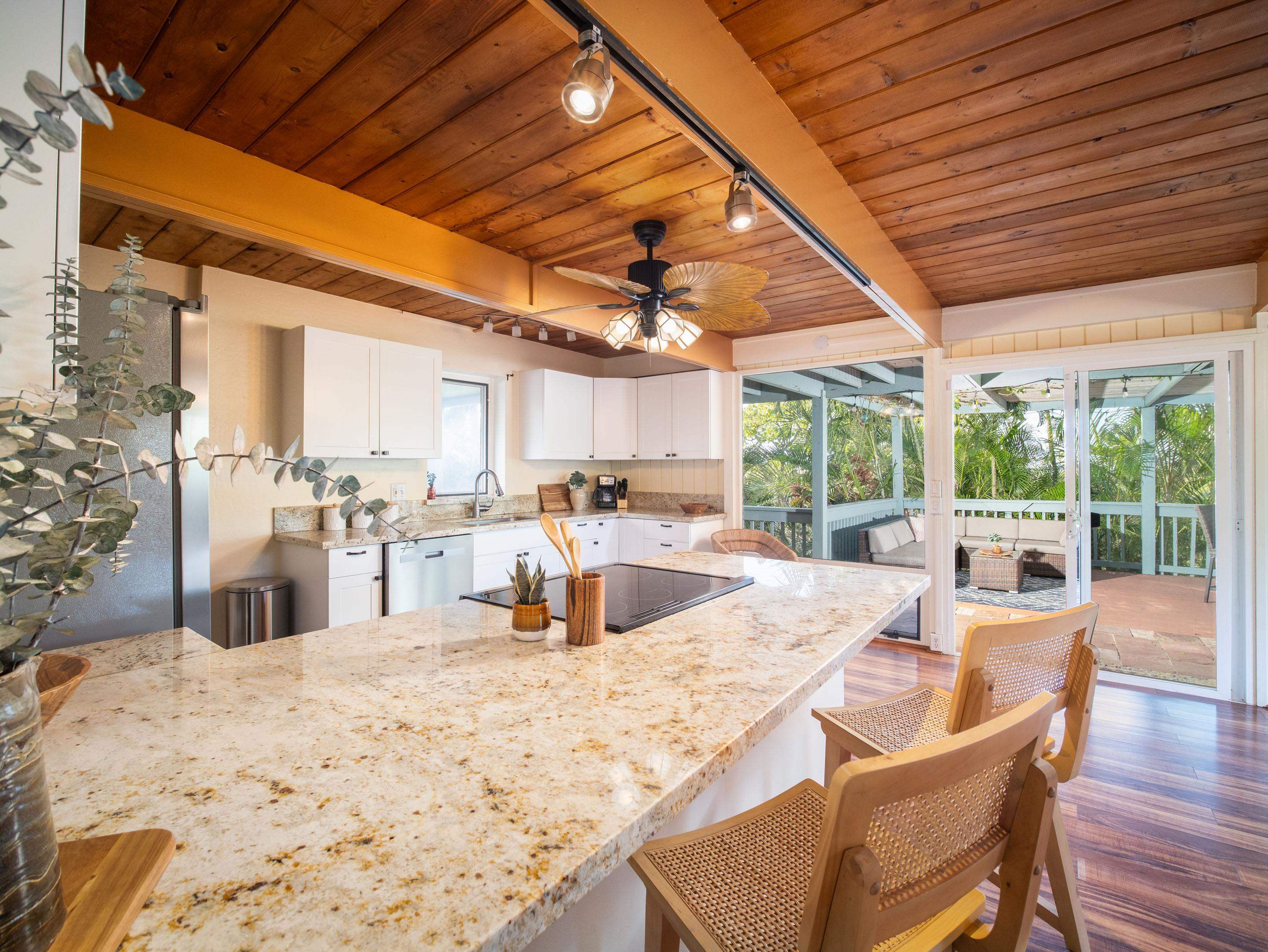 566 Mikioi Pl Property Photo 25