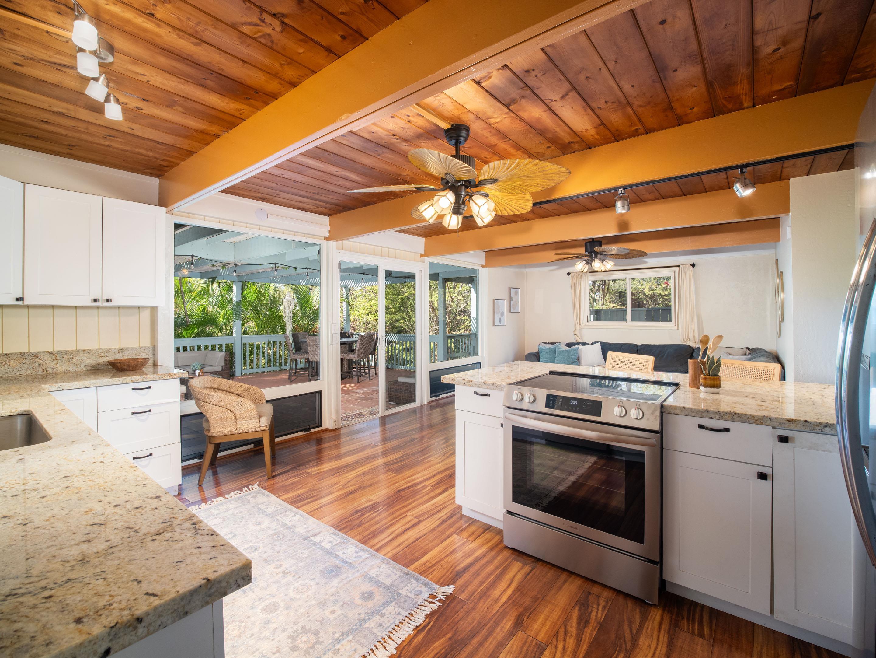 566 Mikioi Pl Property Photo 26