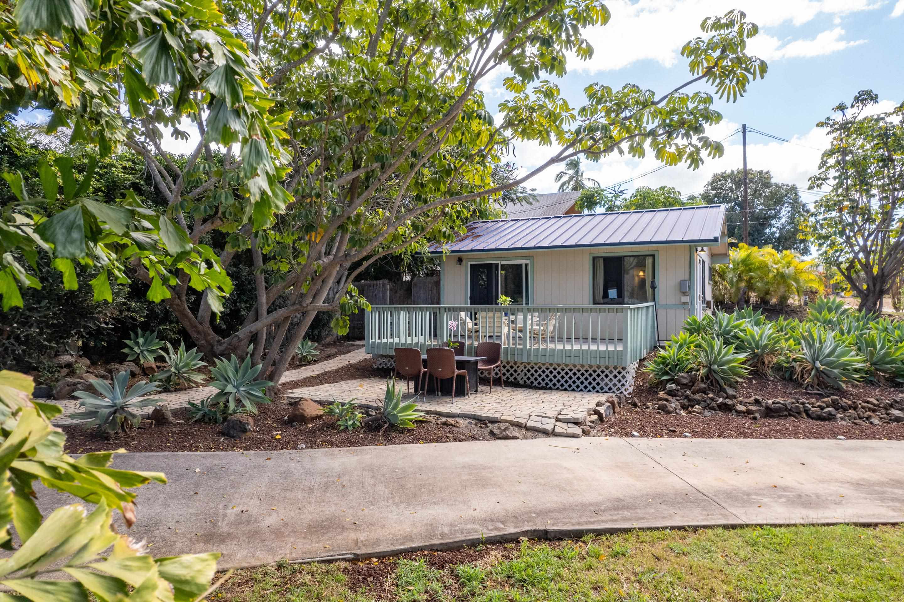 566 Mikioi Pl Property Photo 33
