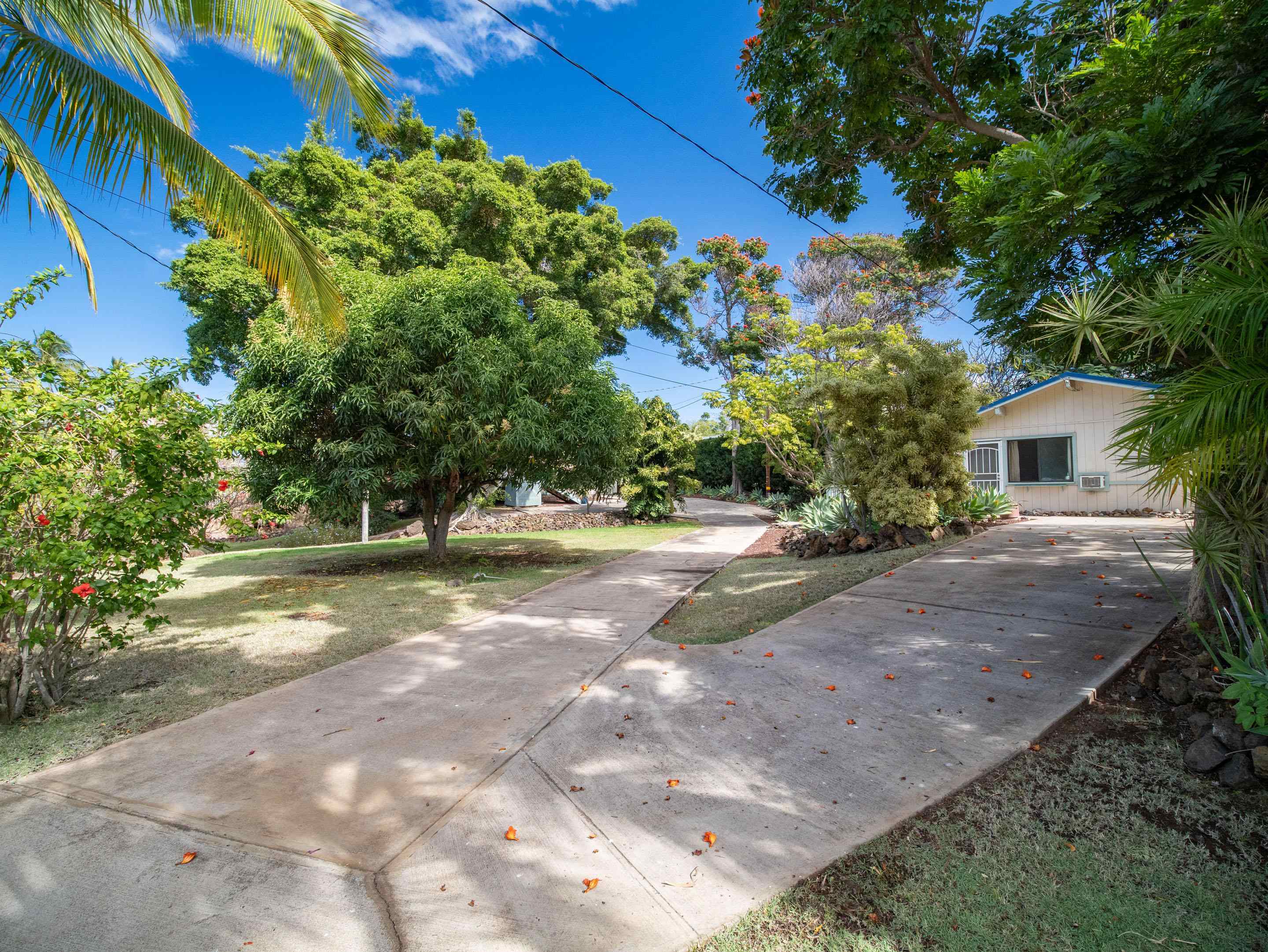 566 Mikioi Pl Property Photo 36