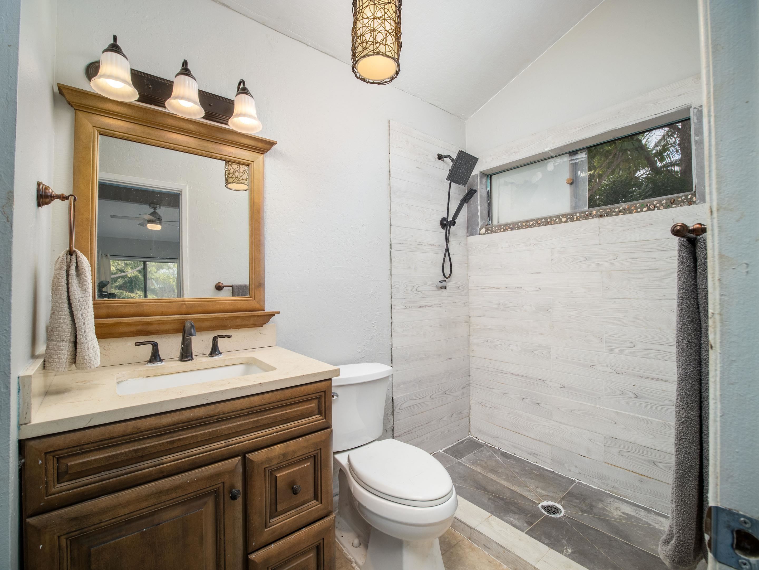 566 Mikioi Pl Property Photo 40