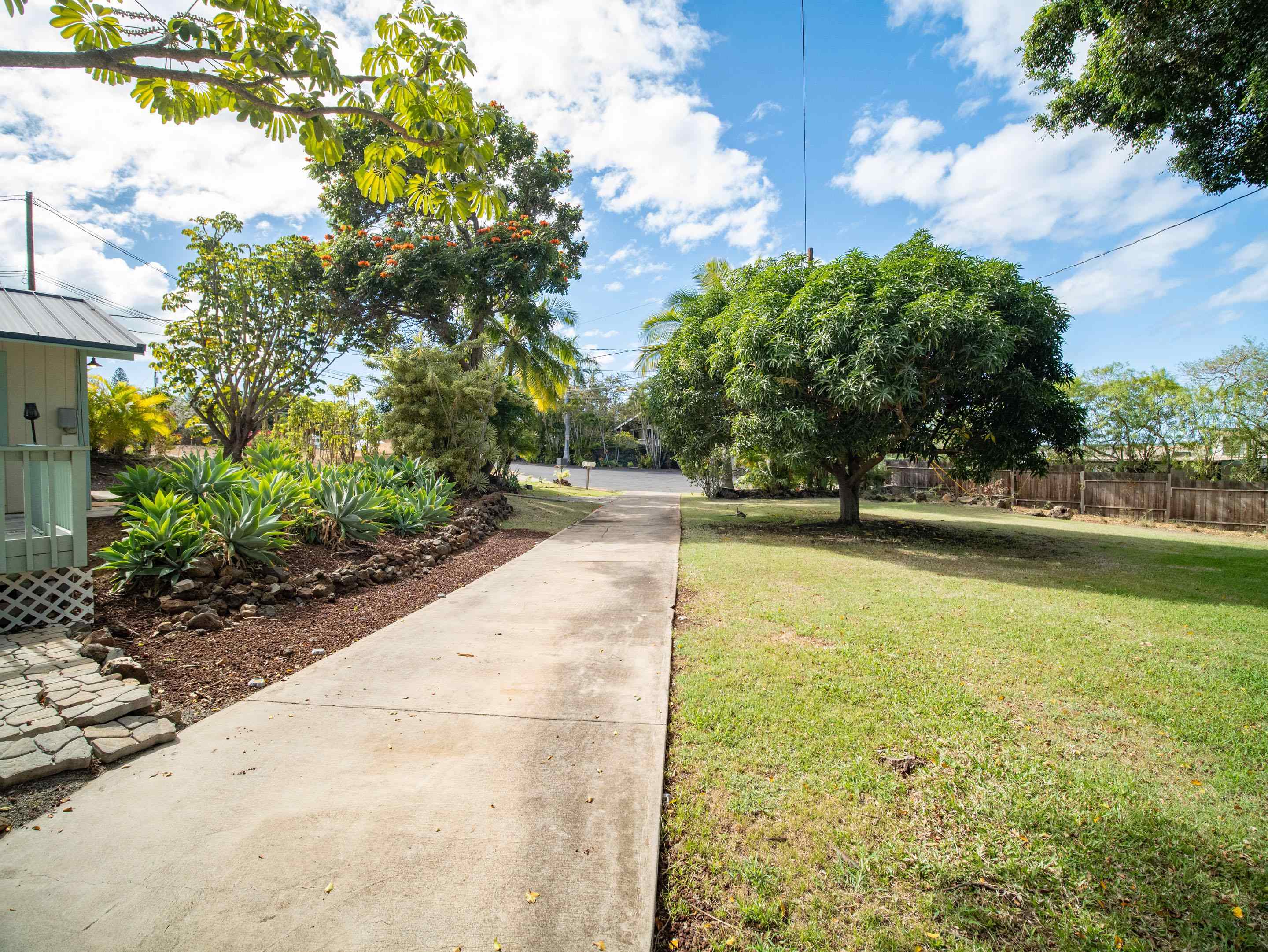 566 Mikioi Pl Property Photo 41