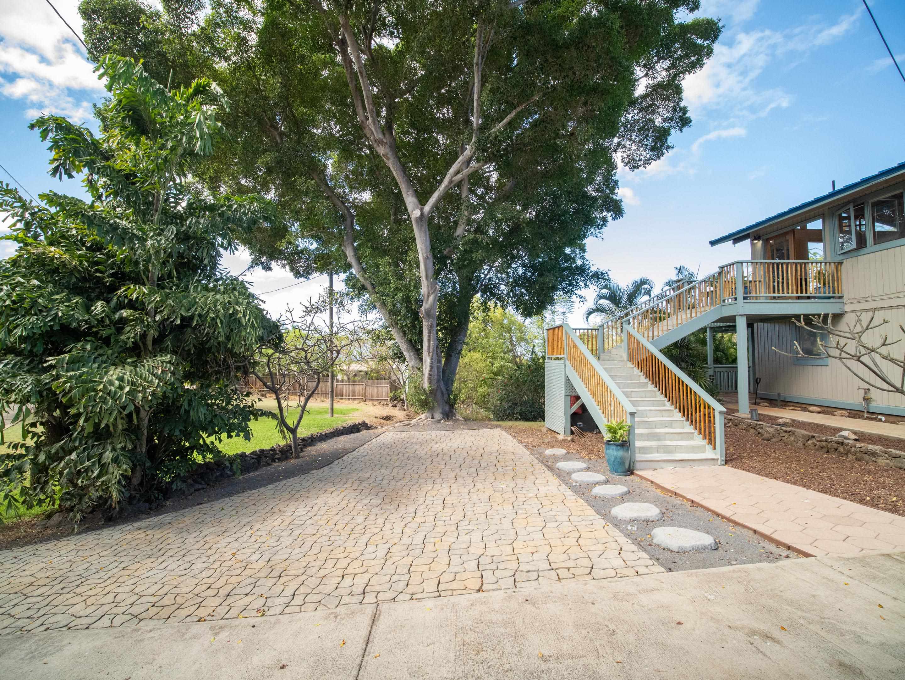 566 Mikioi Pl Property Photo 50