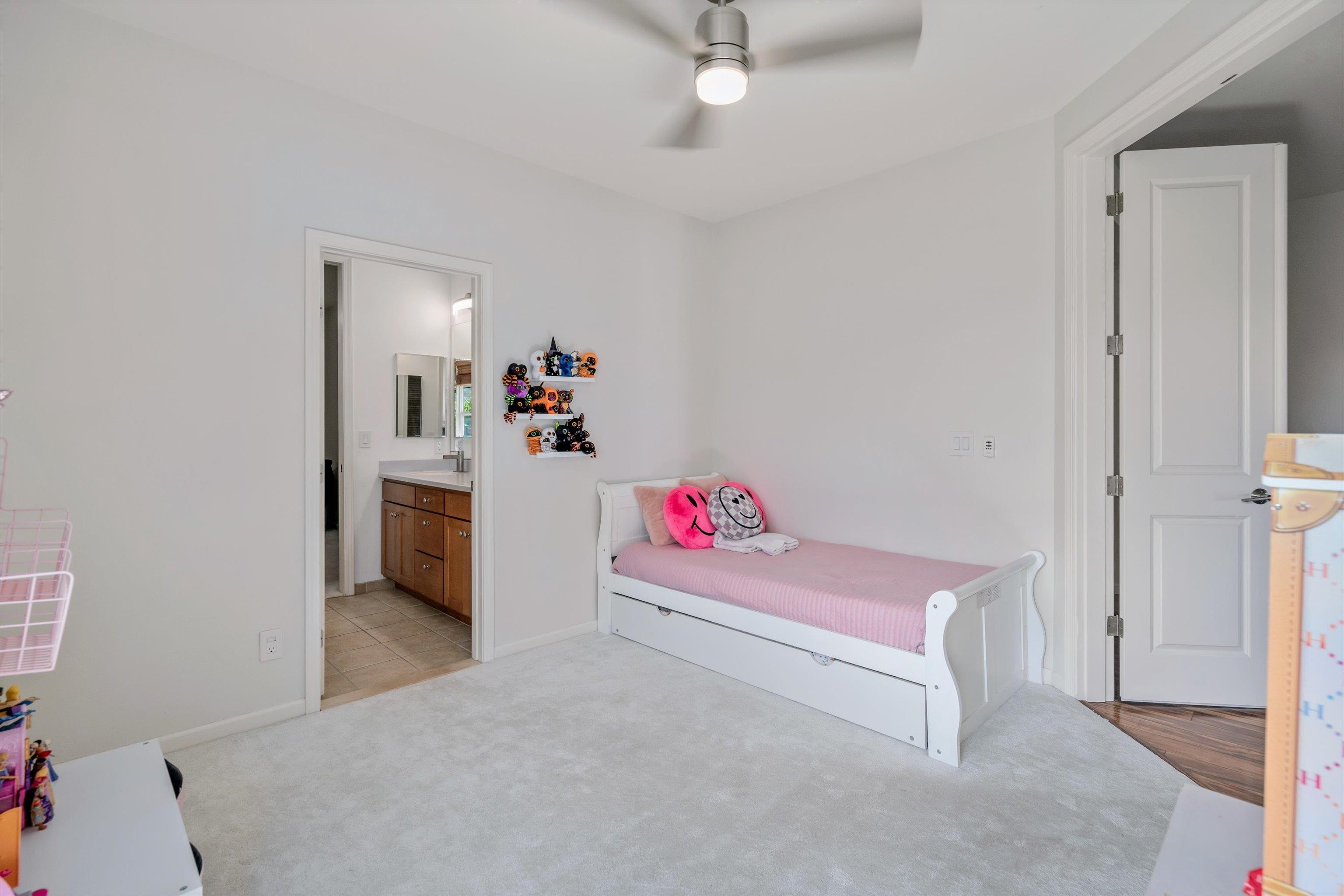 20 Malihini Pl Property Photo 16