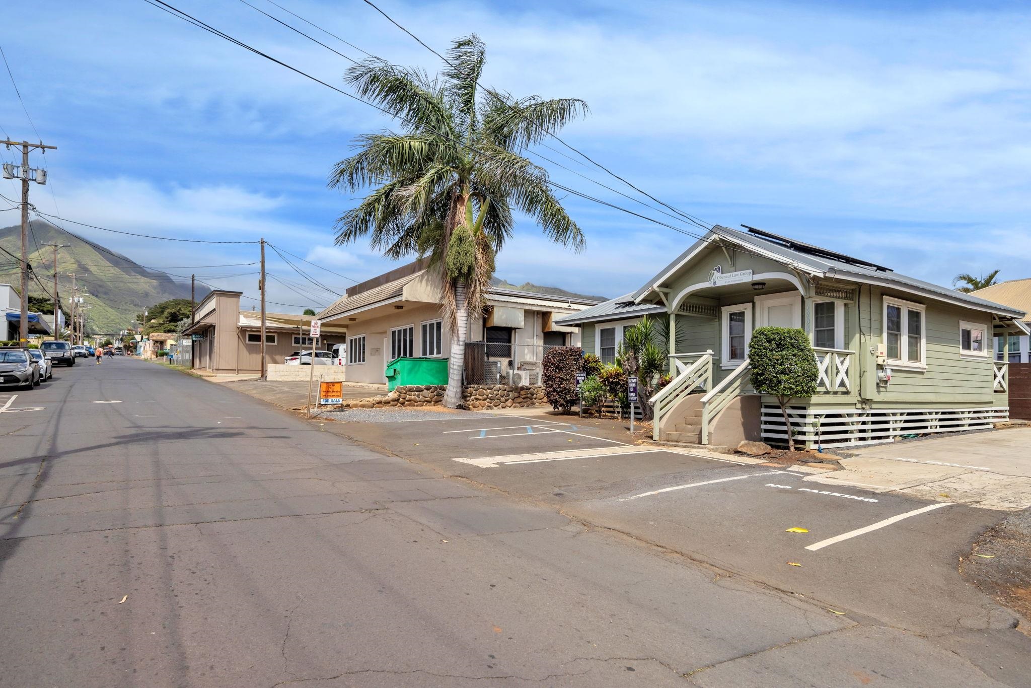 1930 E Vineyard St Property Photo 3