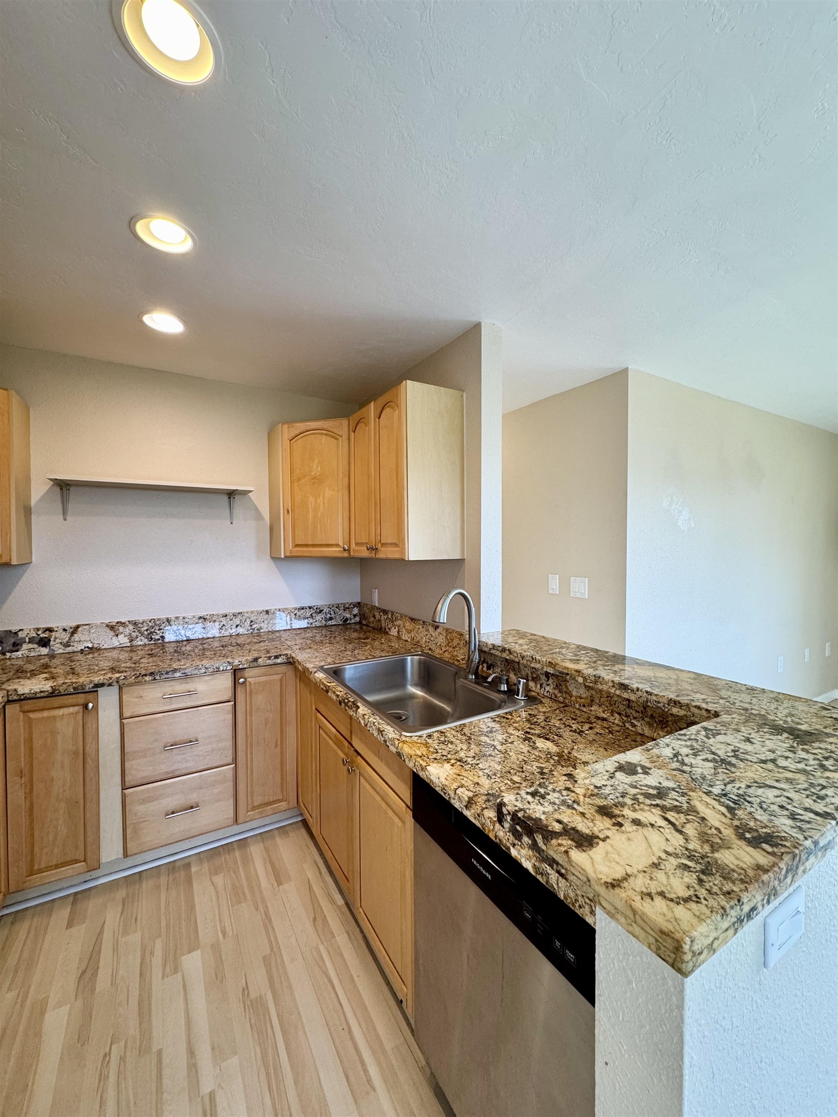 160 Keonekai Rd Property Photo 4