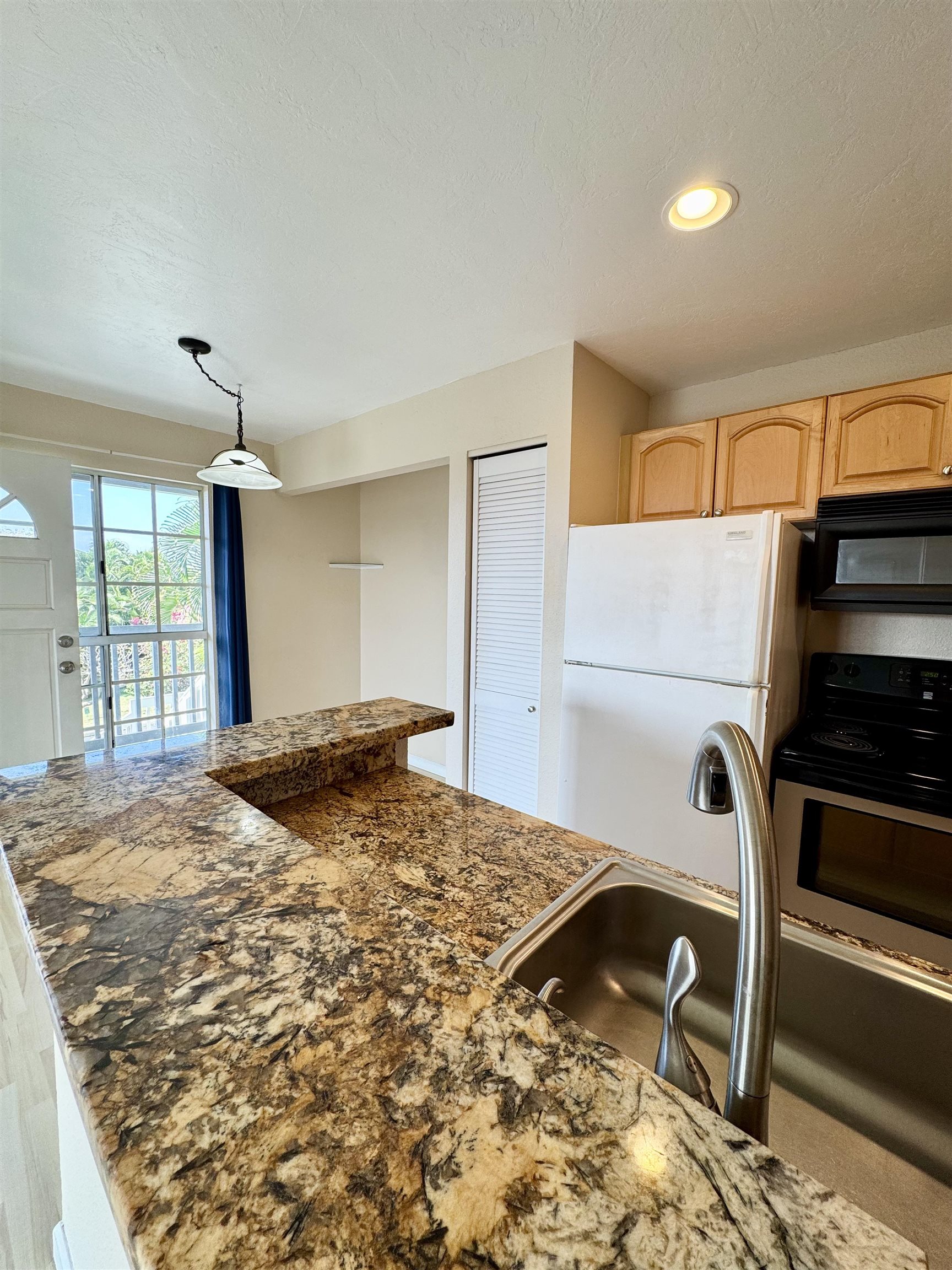 160 Keonekai Rd Property Photo 6