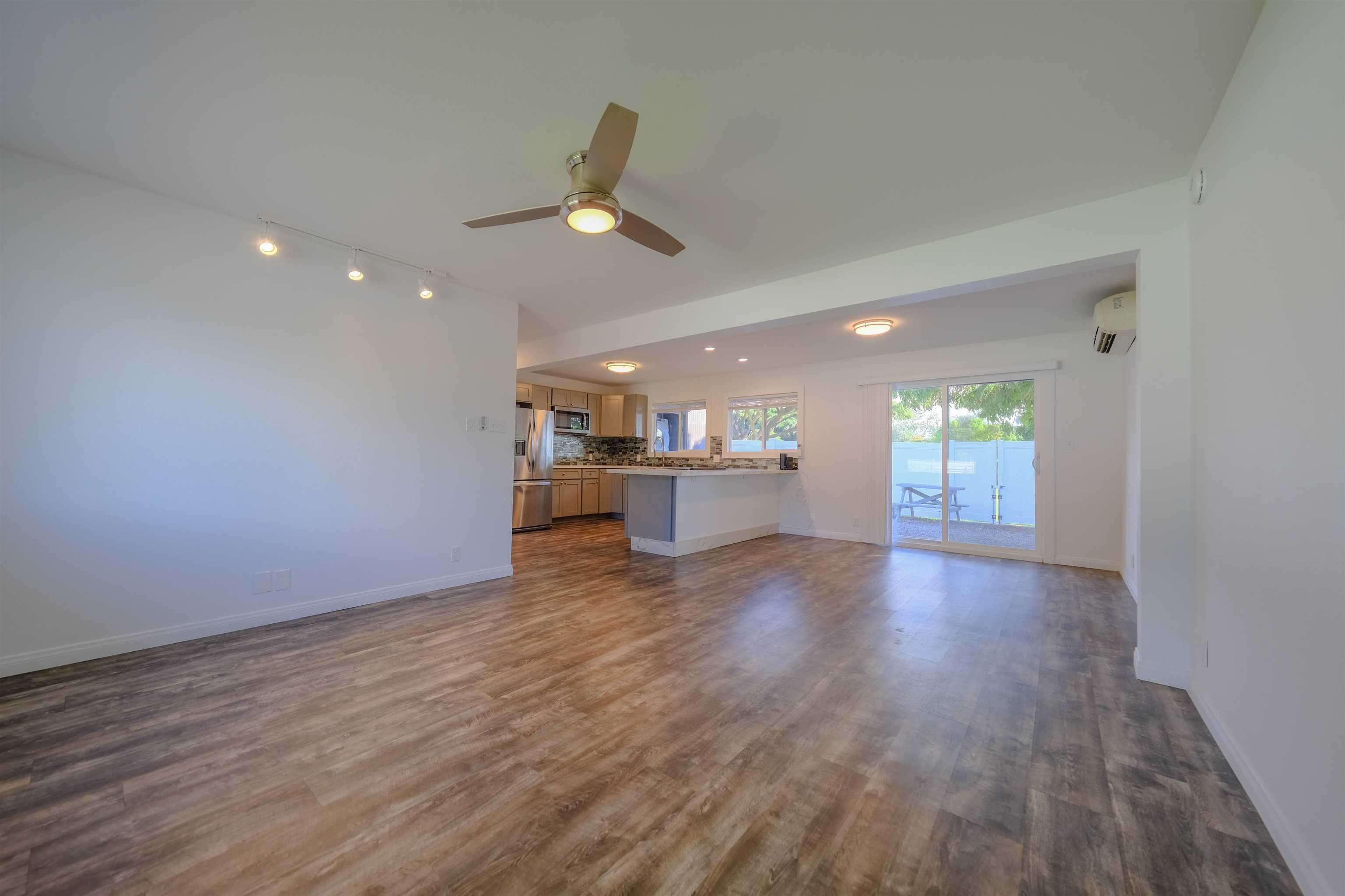 144 E Lipoa St Property Photo 2