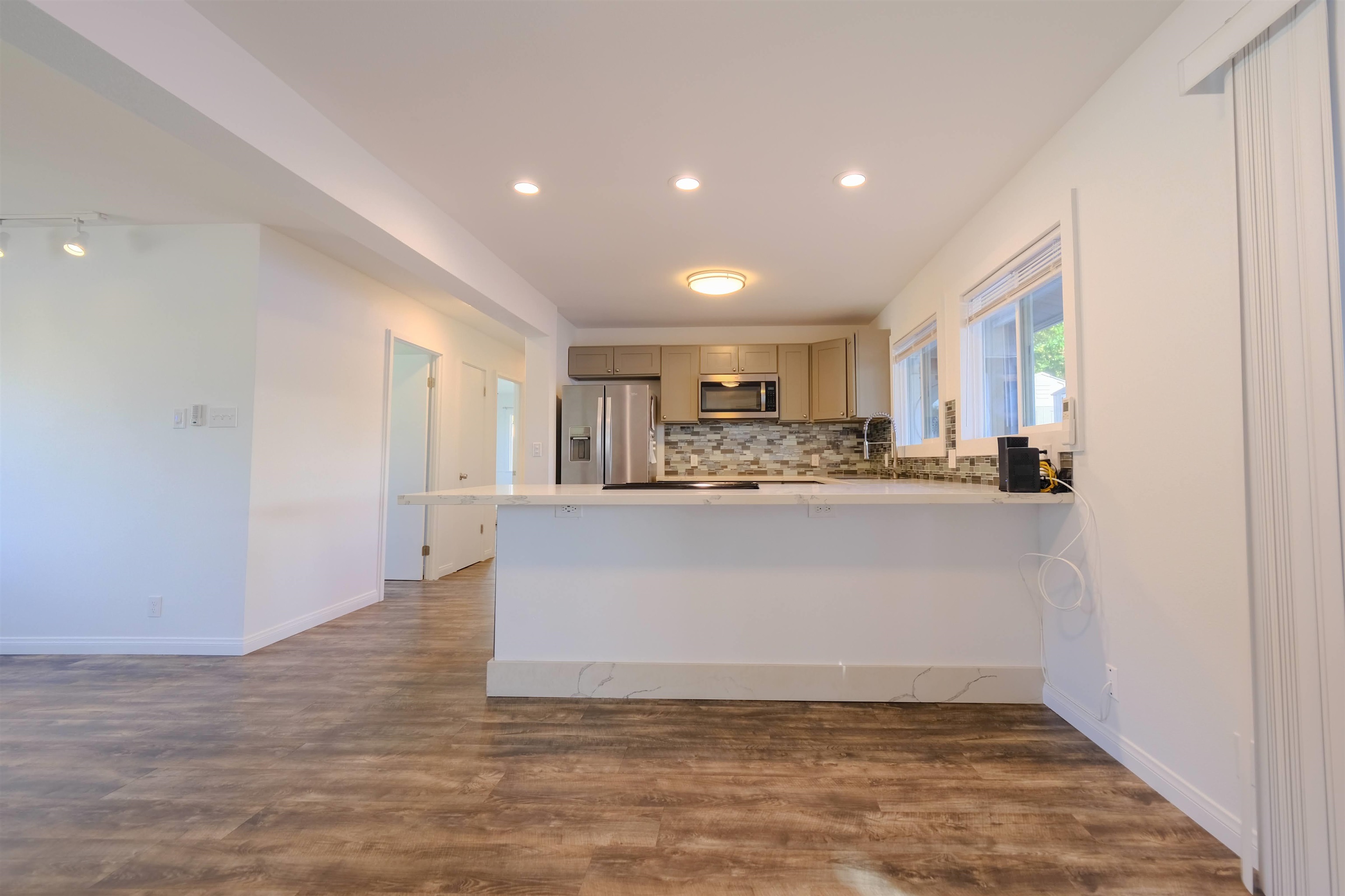 144 E Lipoa St Property Photo 4