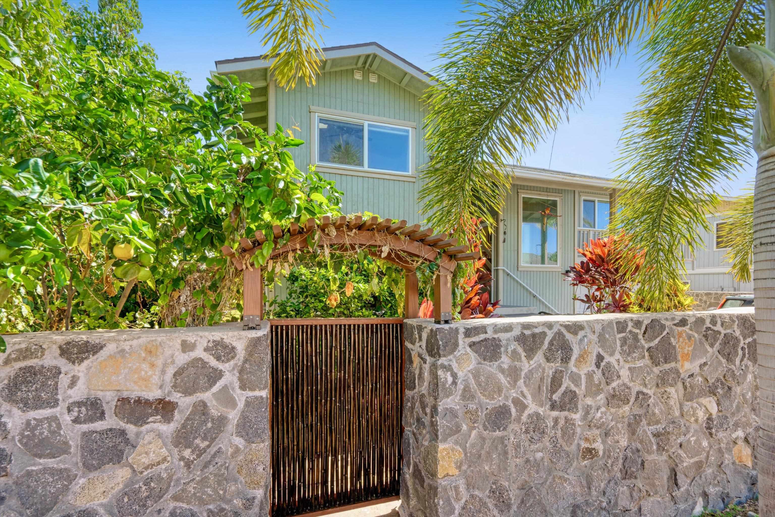2709 Puu Hoolai St Property Photo 1
