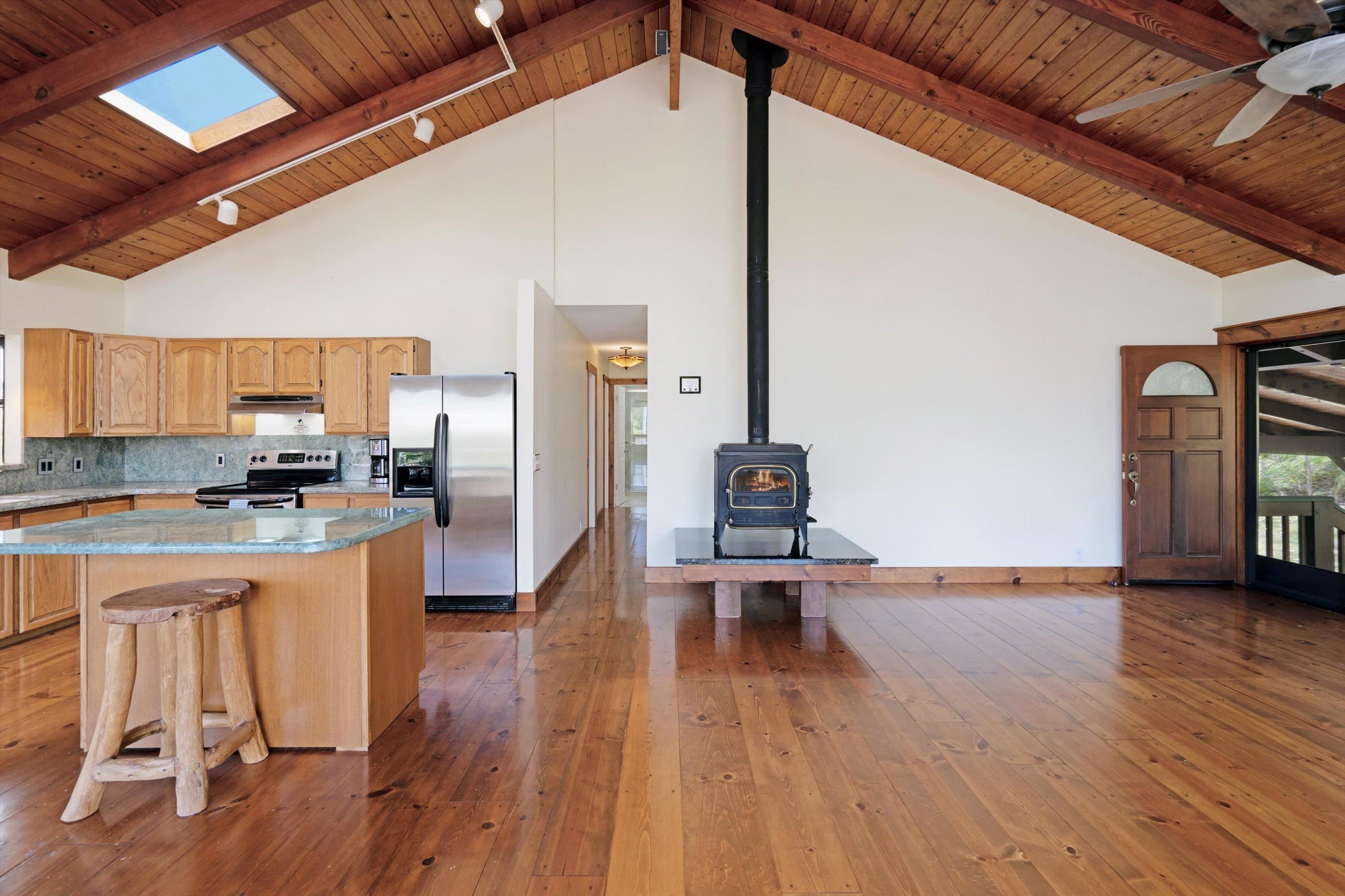 566 Hoene St Property Photo 8