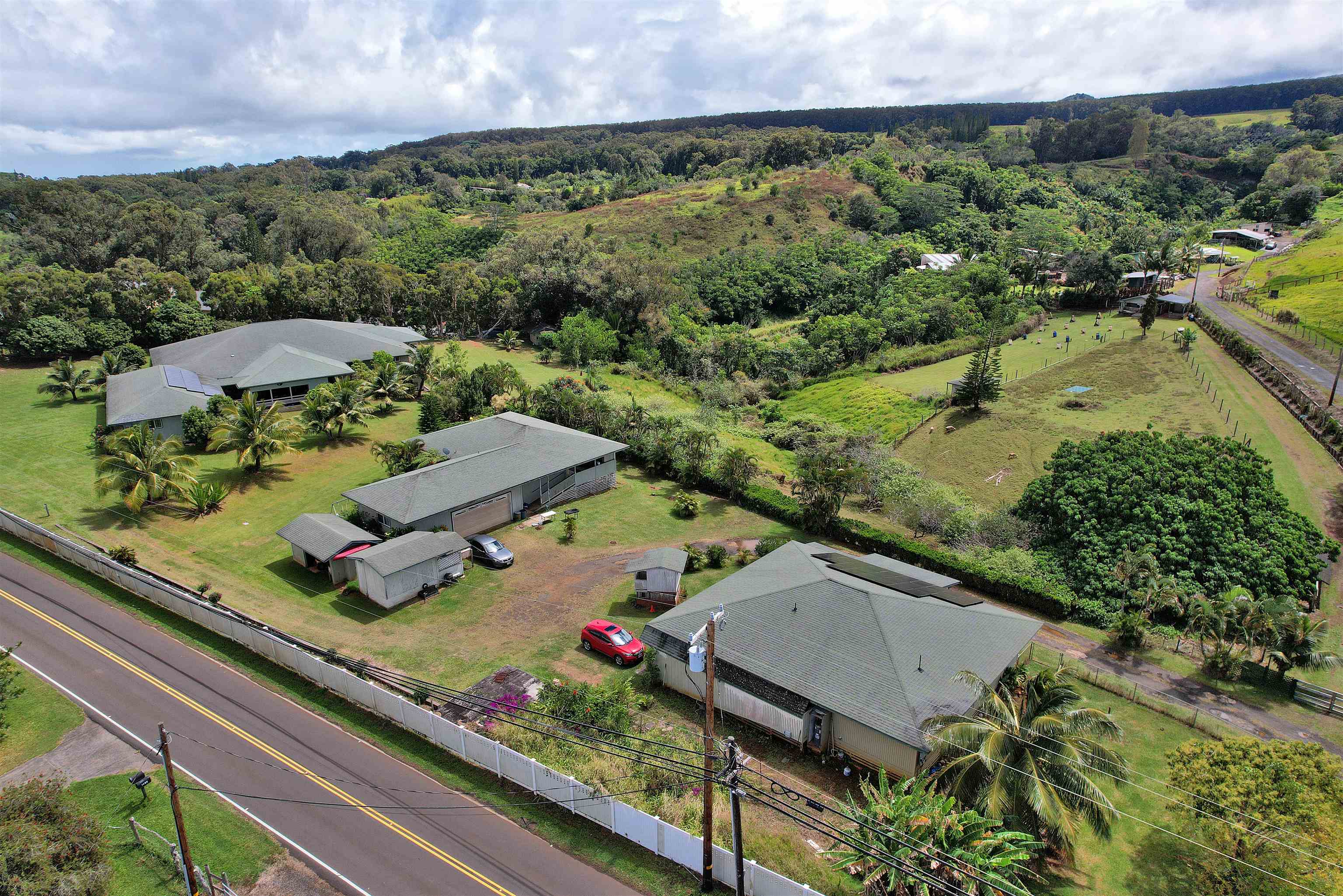 1525 Kaupakalua Rd Property Photo