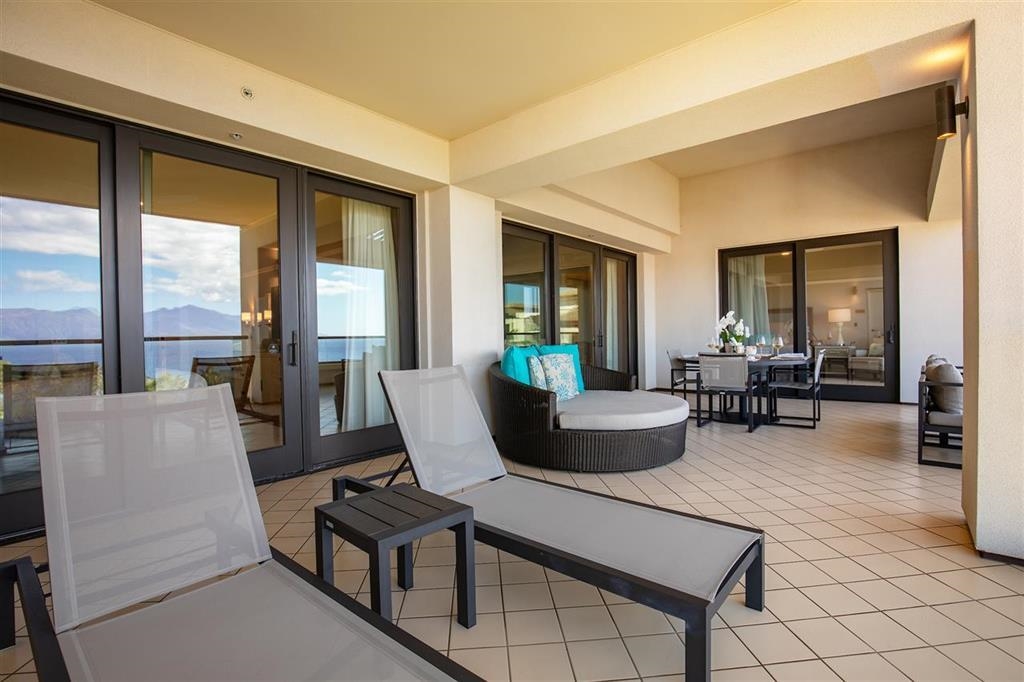 1 Bay Dr Property Photo 2
