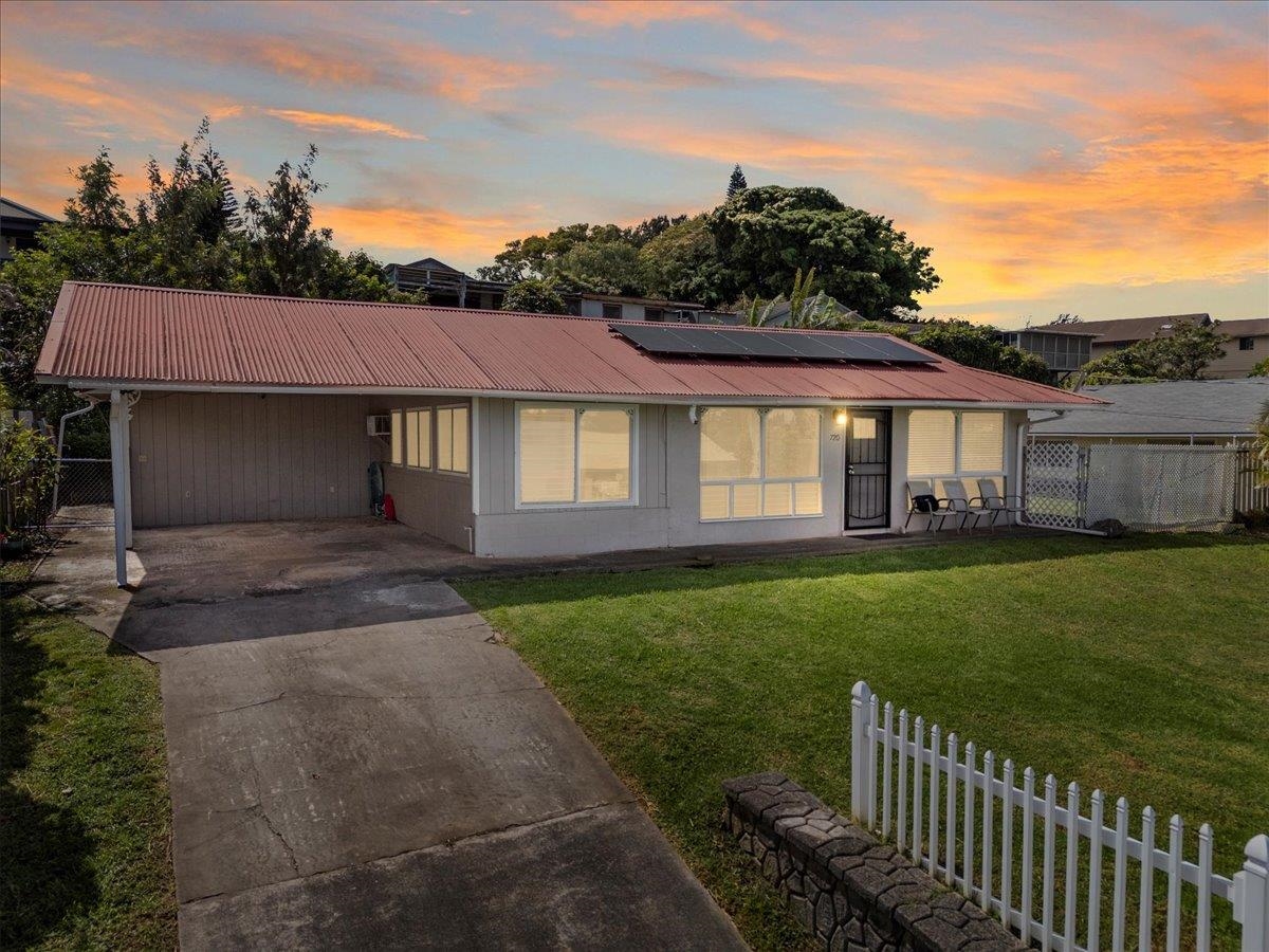 720 Kekona Pl Property Photo 2