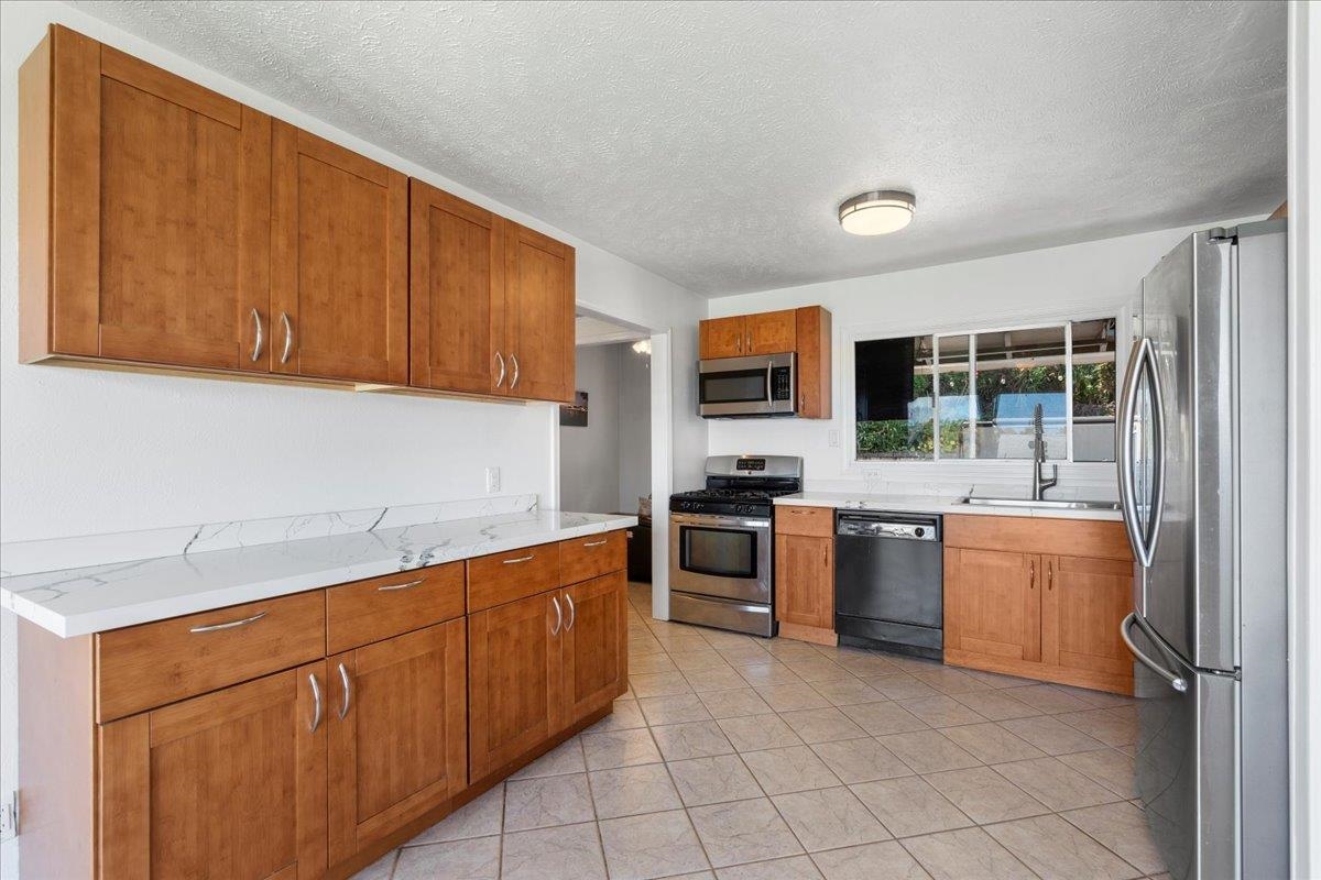 720 Kekona Pl Property Photo 4