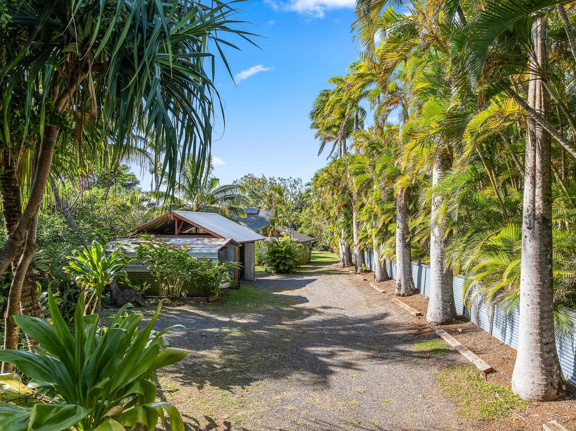 690 E Kuiaha Rd Property Photo 4