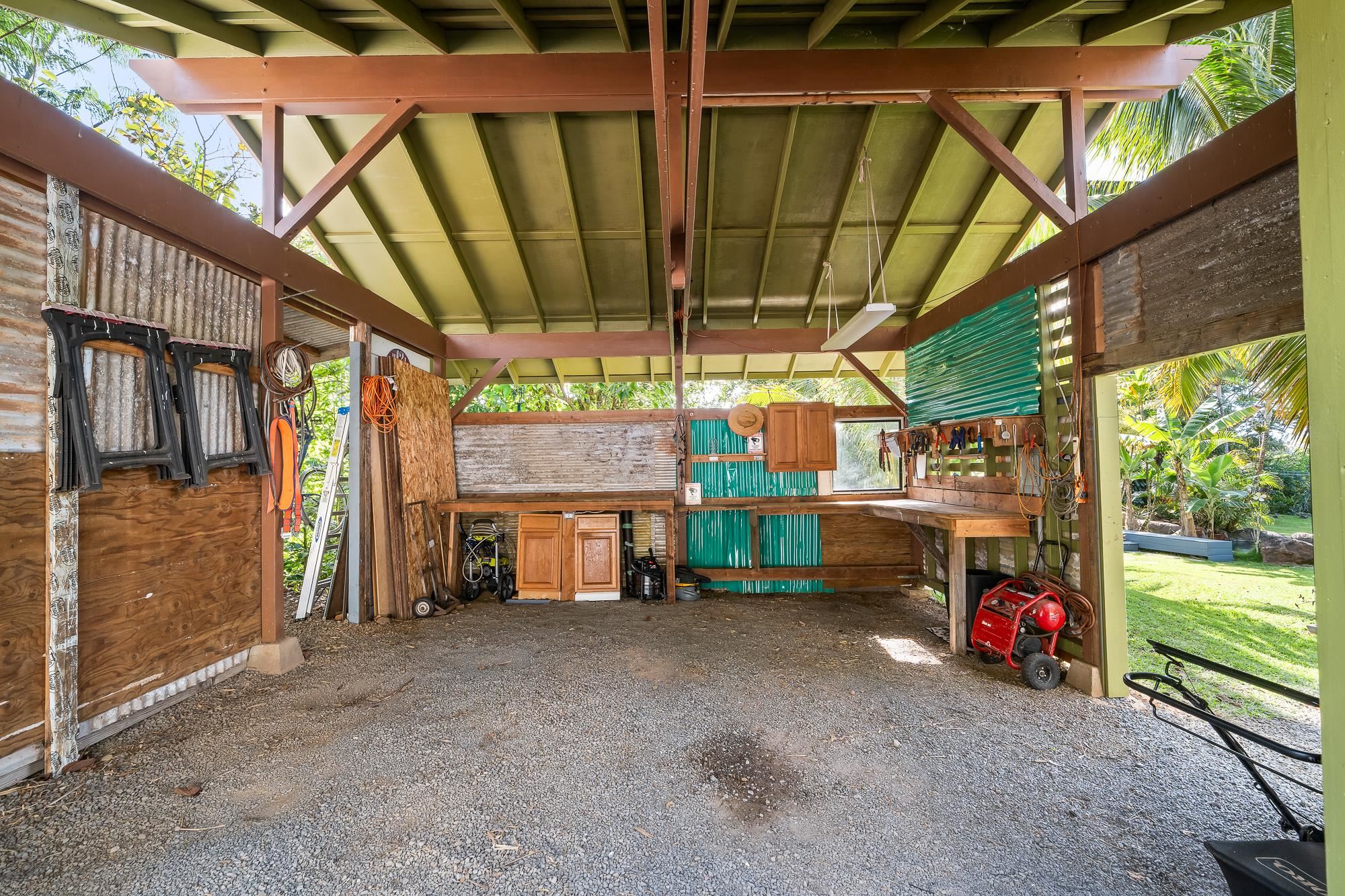 690 E Kuiaha Rd Property Photo 37