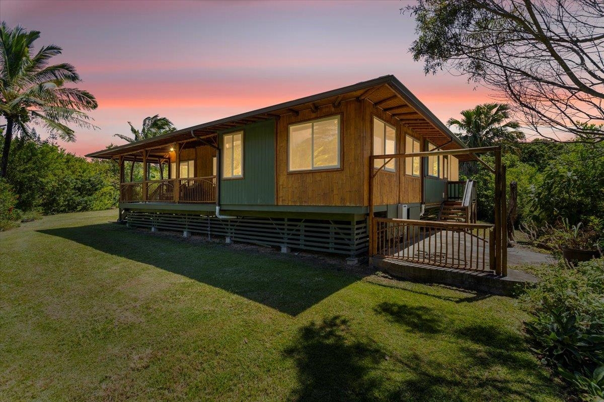 590 E Kuiaha Rd Property Photo 3
