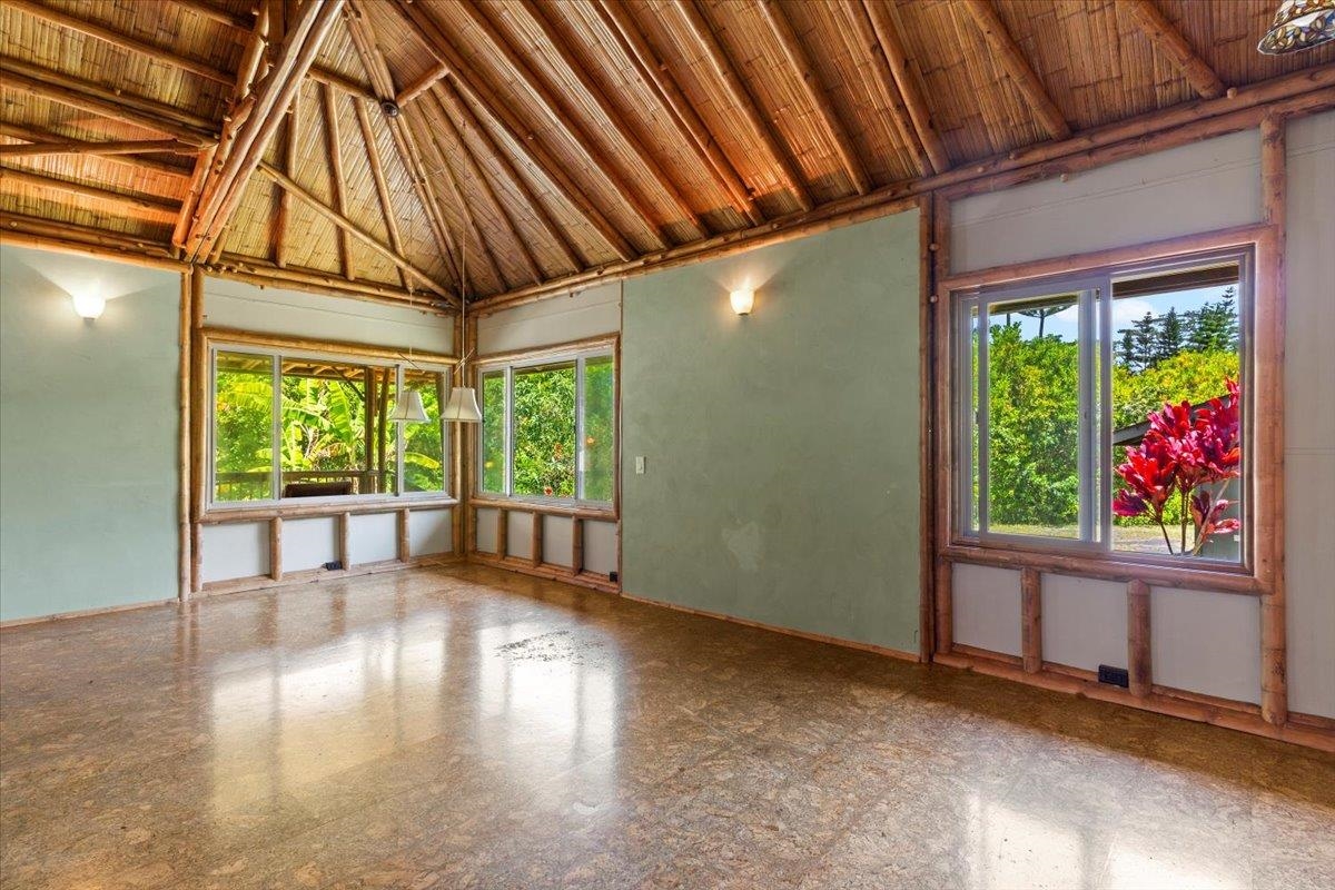 590 E Kuiaha Rd Property Photo 17