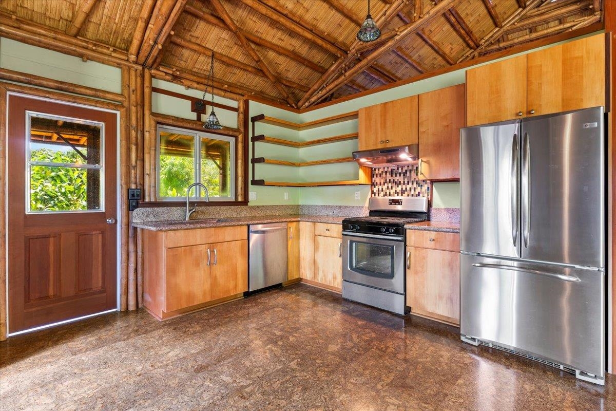 590 E Kuiaha Rd Property Photo 19