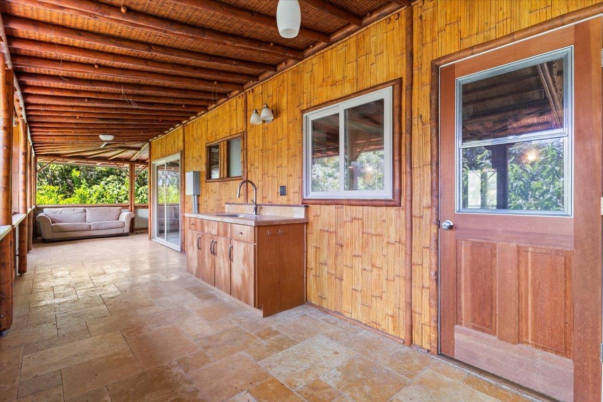 590 E Kuiaha Rd Property Photo 23