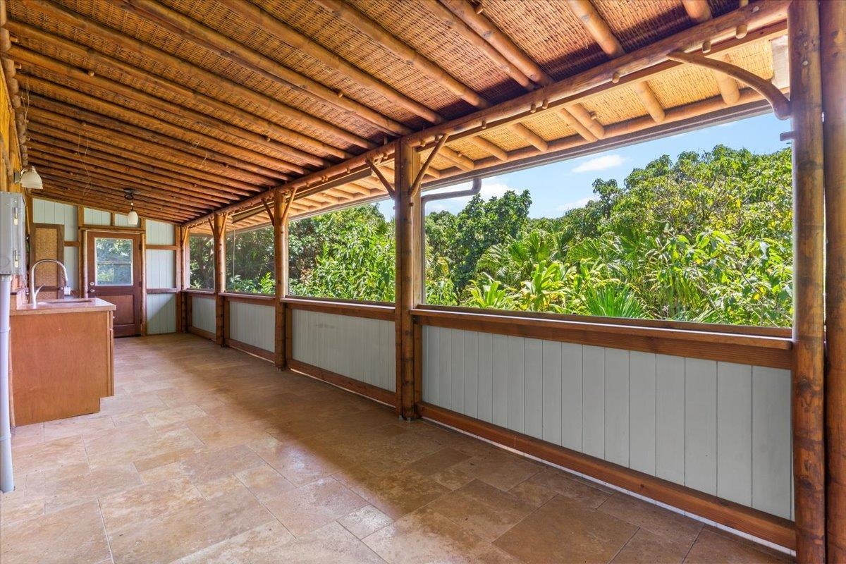 590 E Kuiaha Rd Property Photo 24