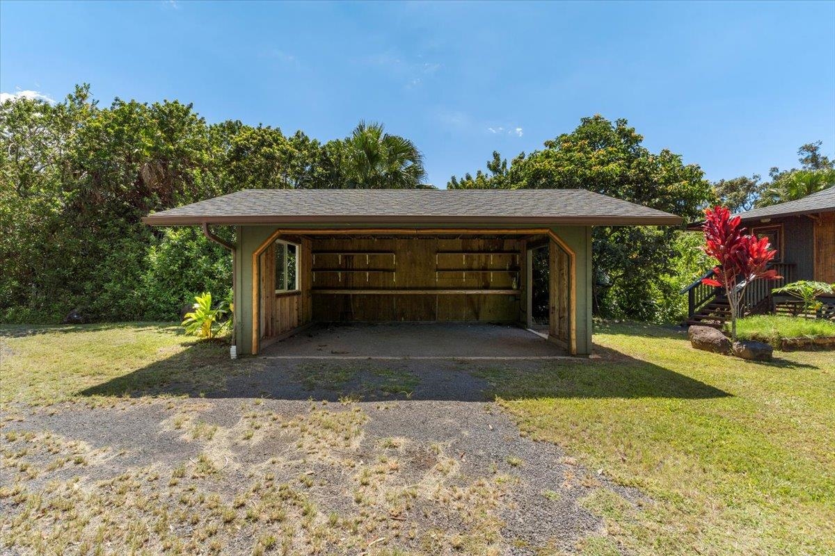 590 E Kuiaha Rd Property Photo 33