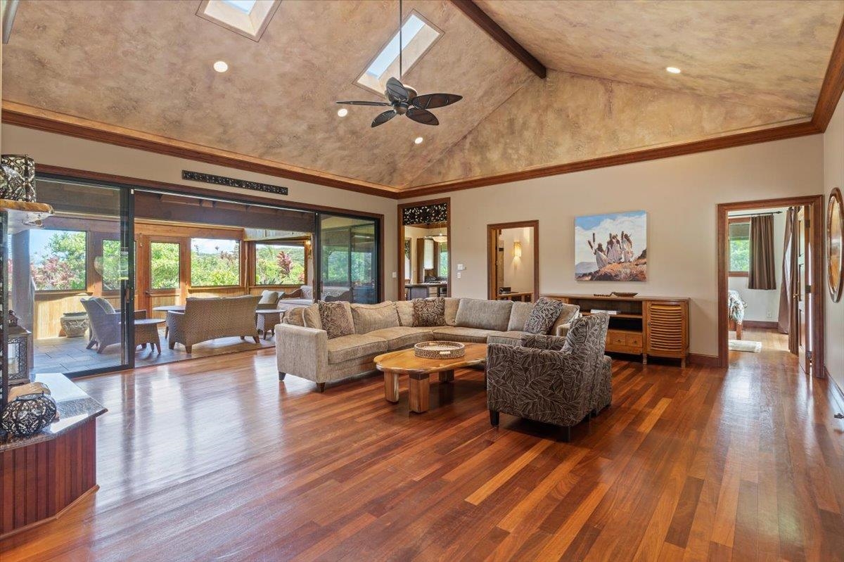 630 E Kuiaha Rd Property Photo 3