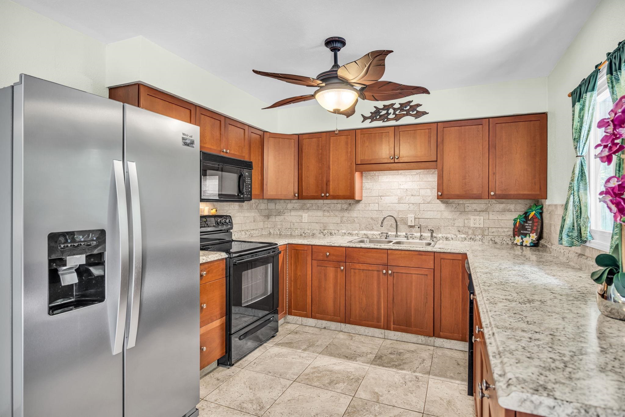 170 Kukulu Pl Property Photo 4