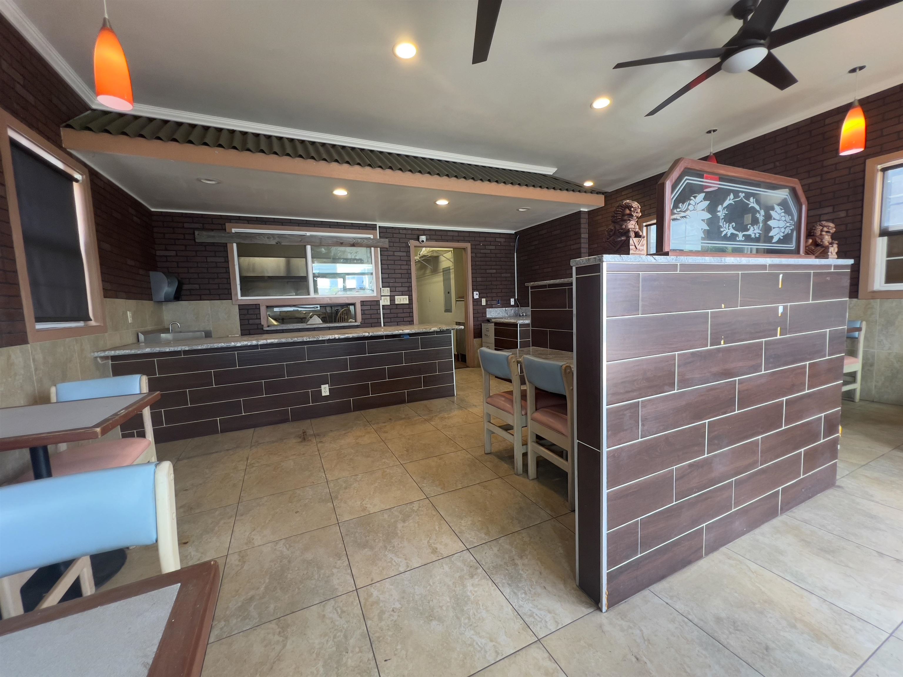 318 N Market St Property Photo 2