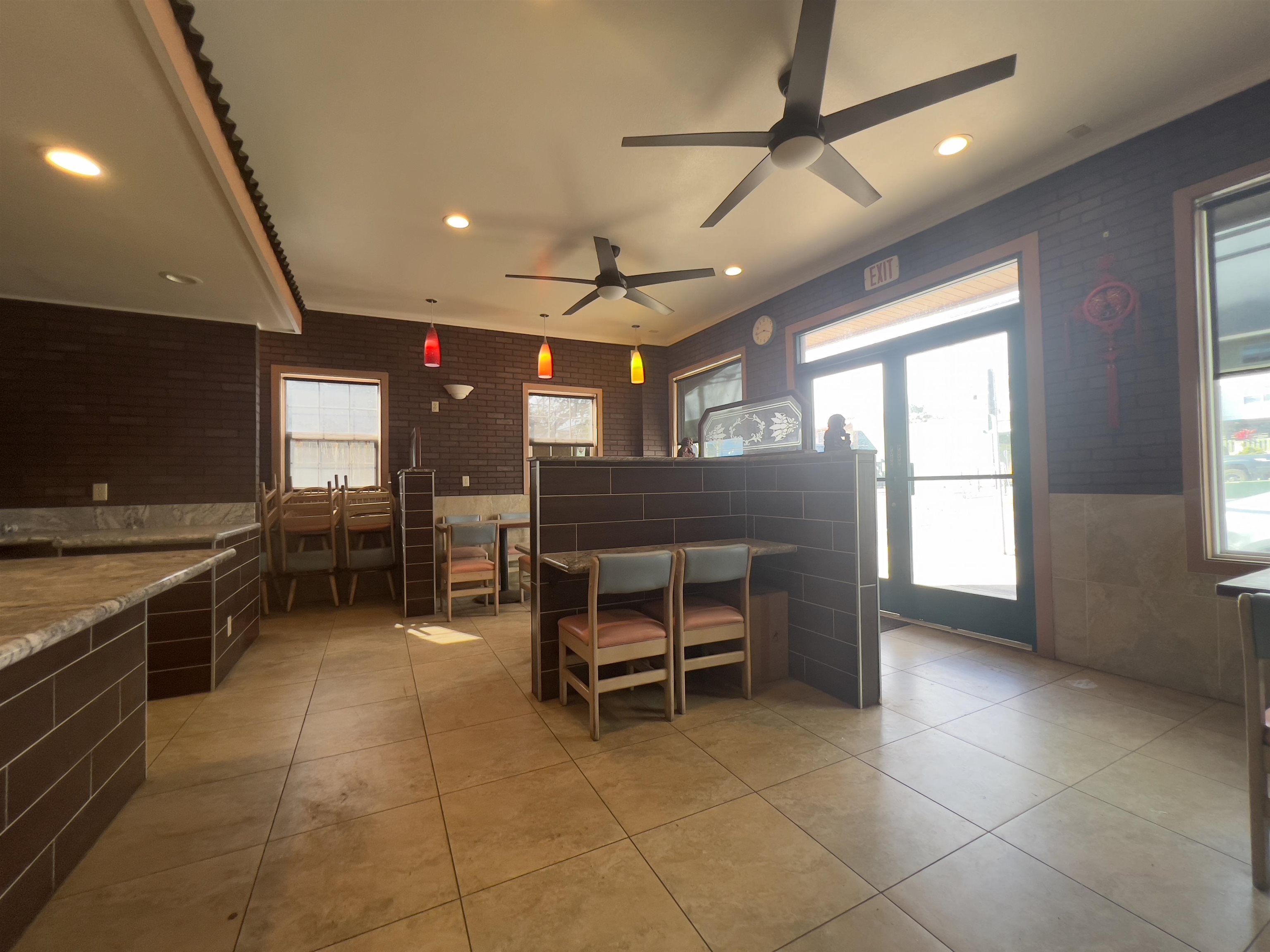318 N Market St Property Photo 5