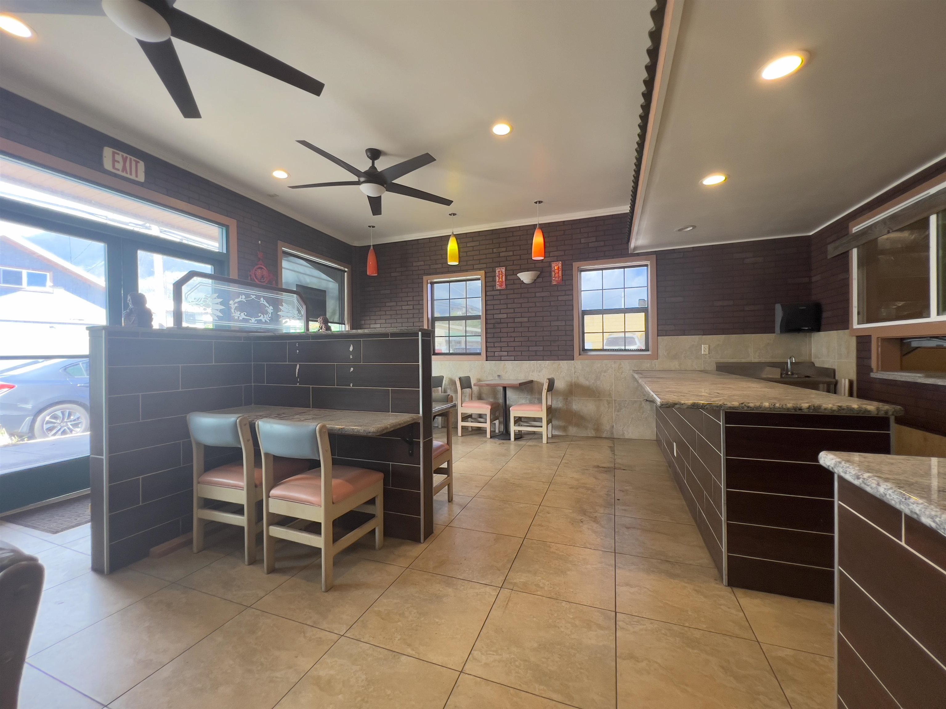 318 N Market St Property Photo 6