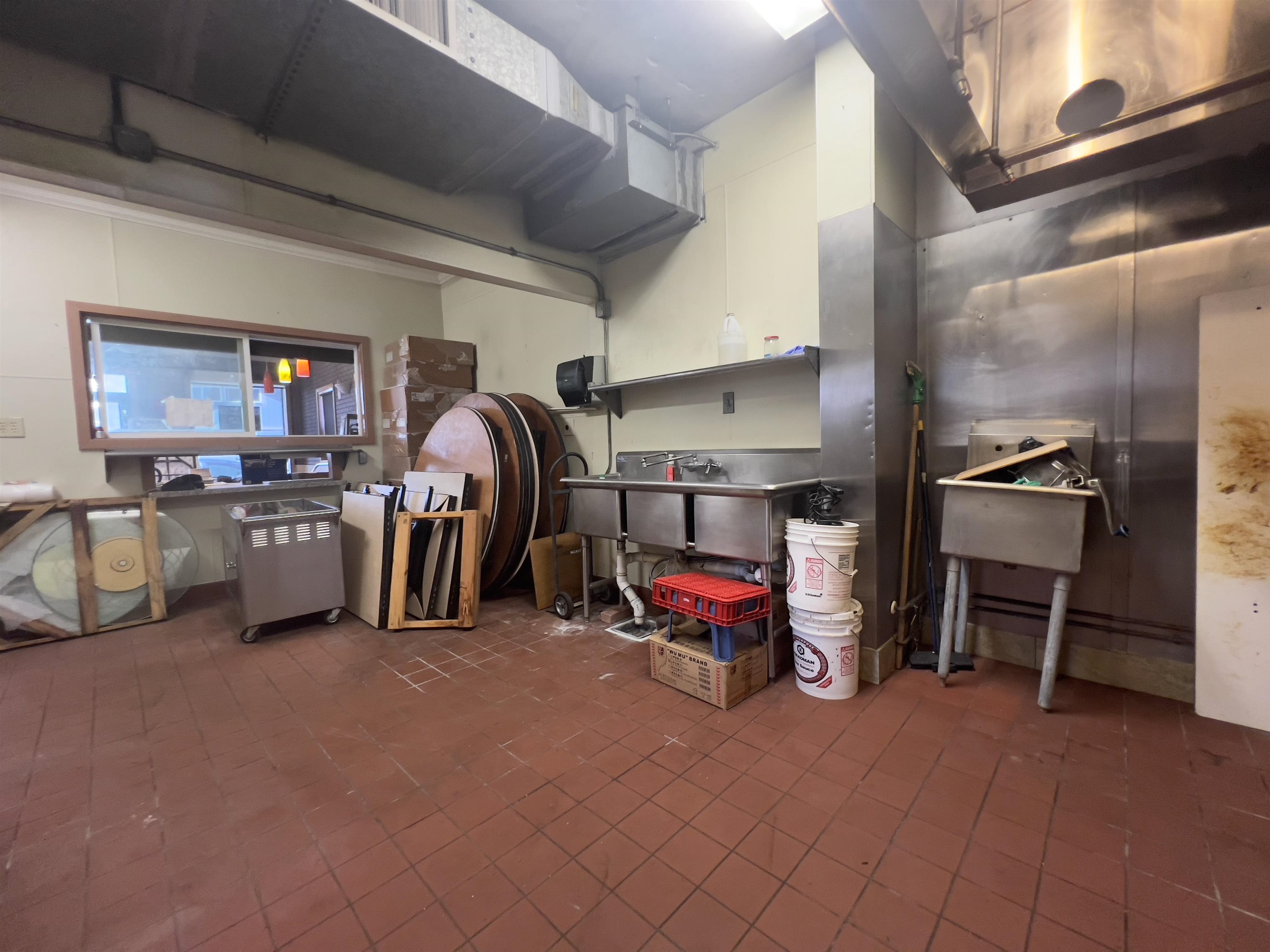 318 N Market St Property Photo 10