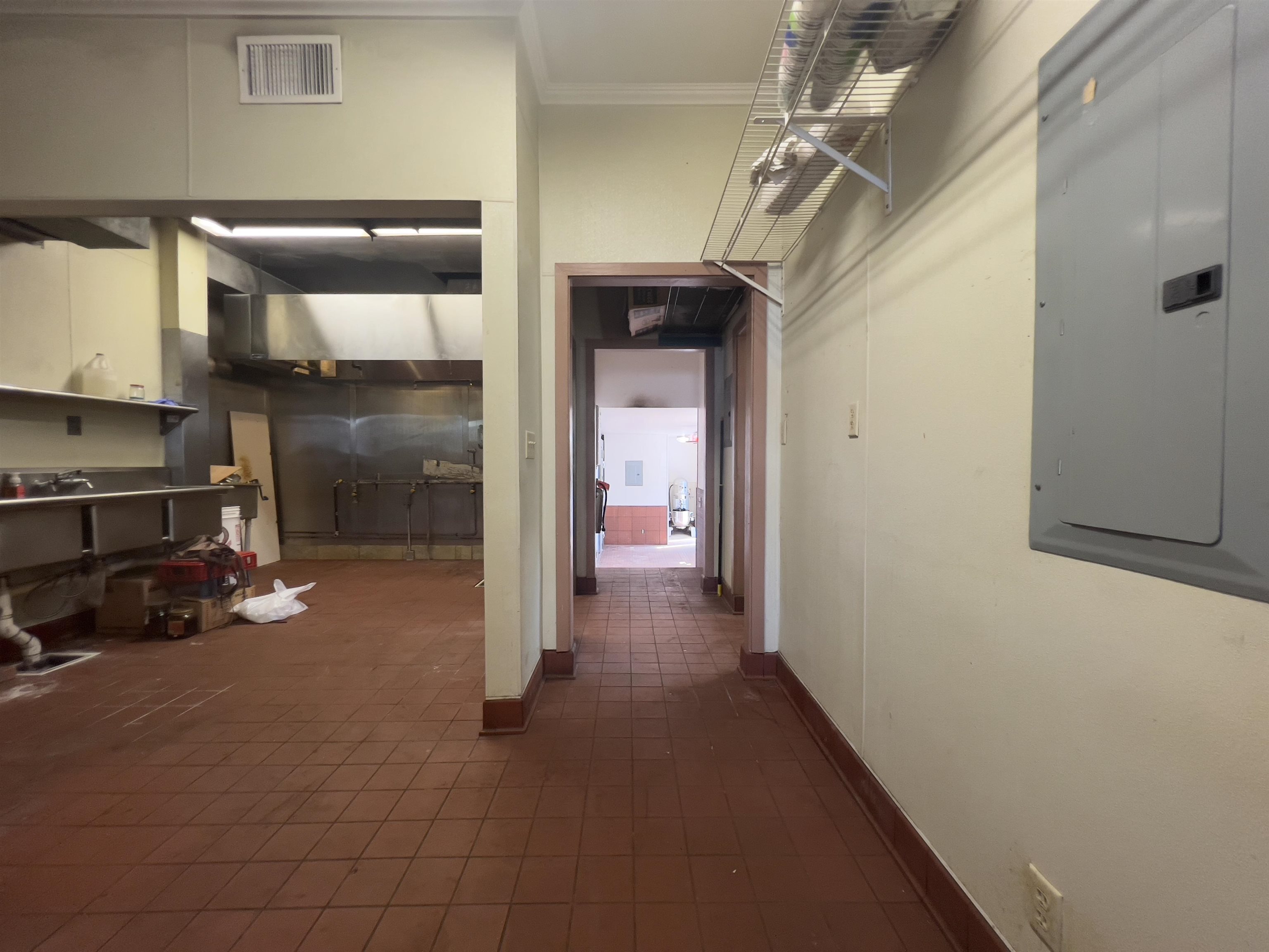 318 N Market St Property Photo 12