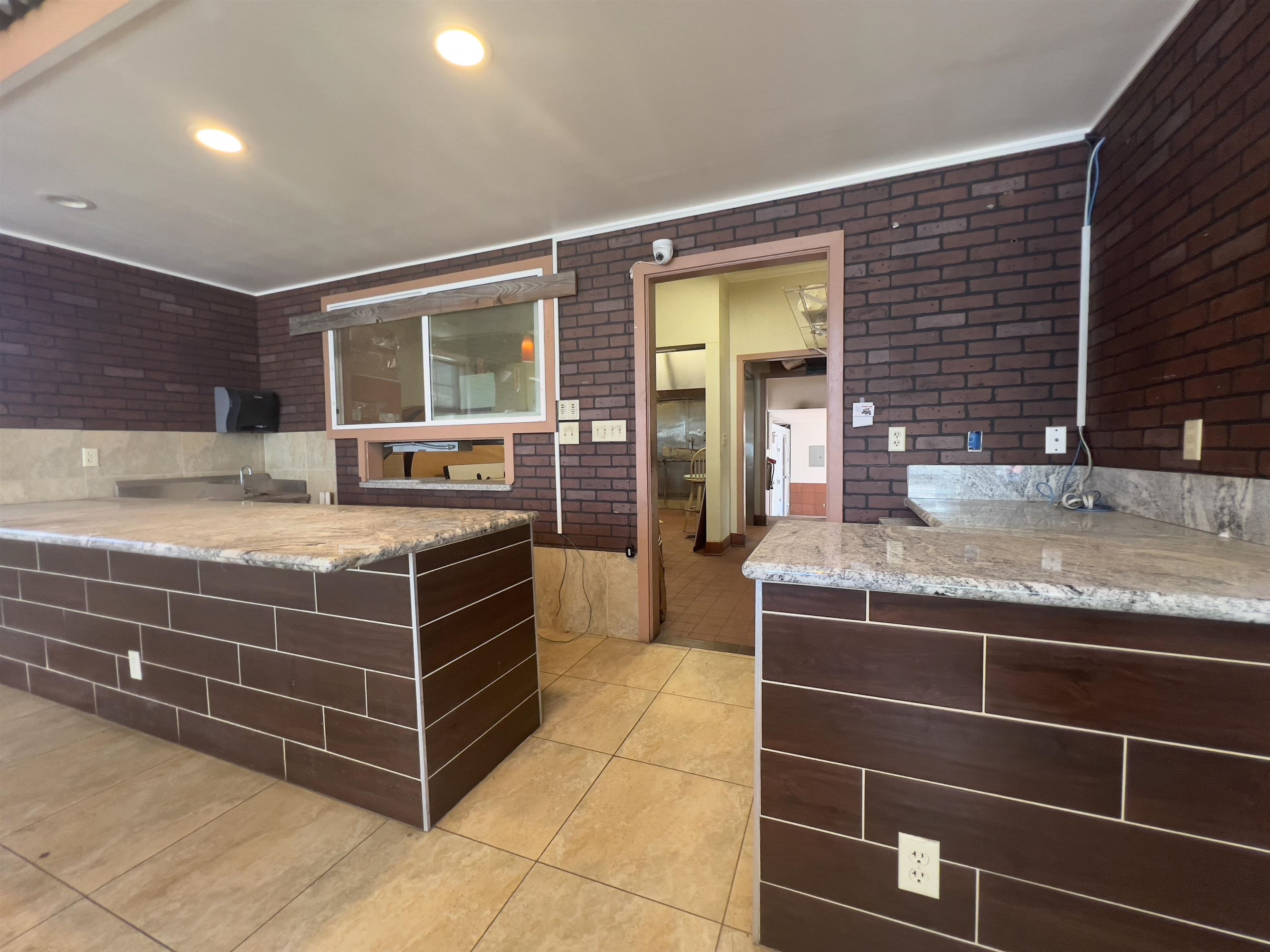 318 N Market St Property Photo 14