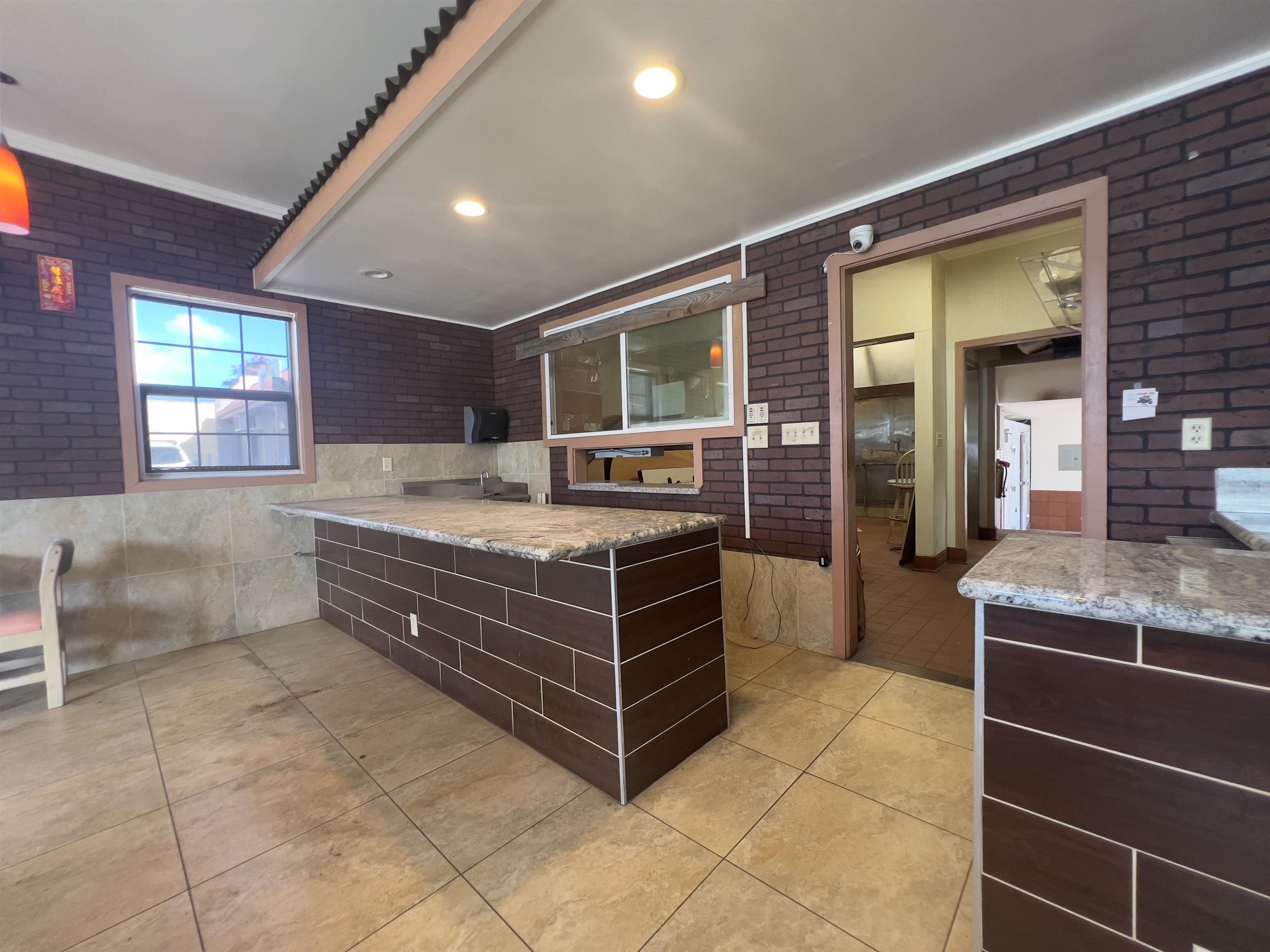 318 N Market St Property Photo 15