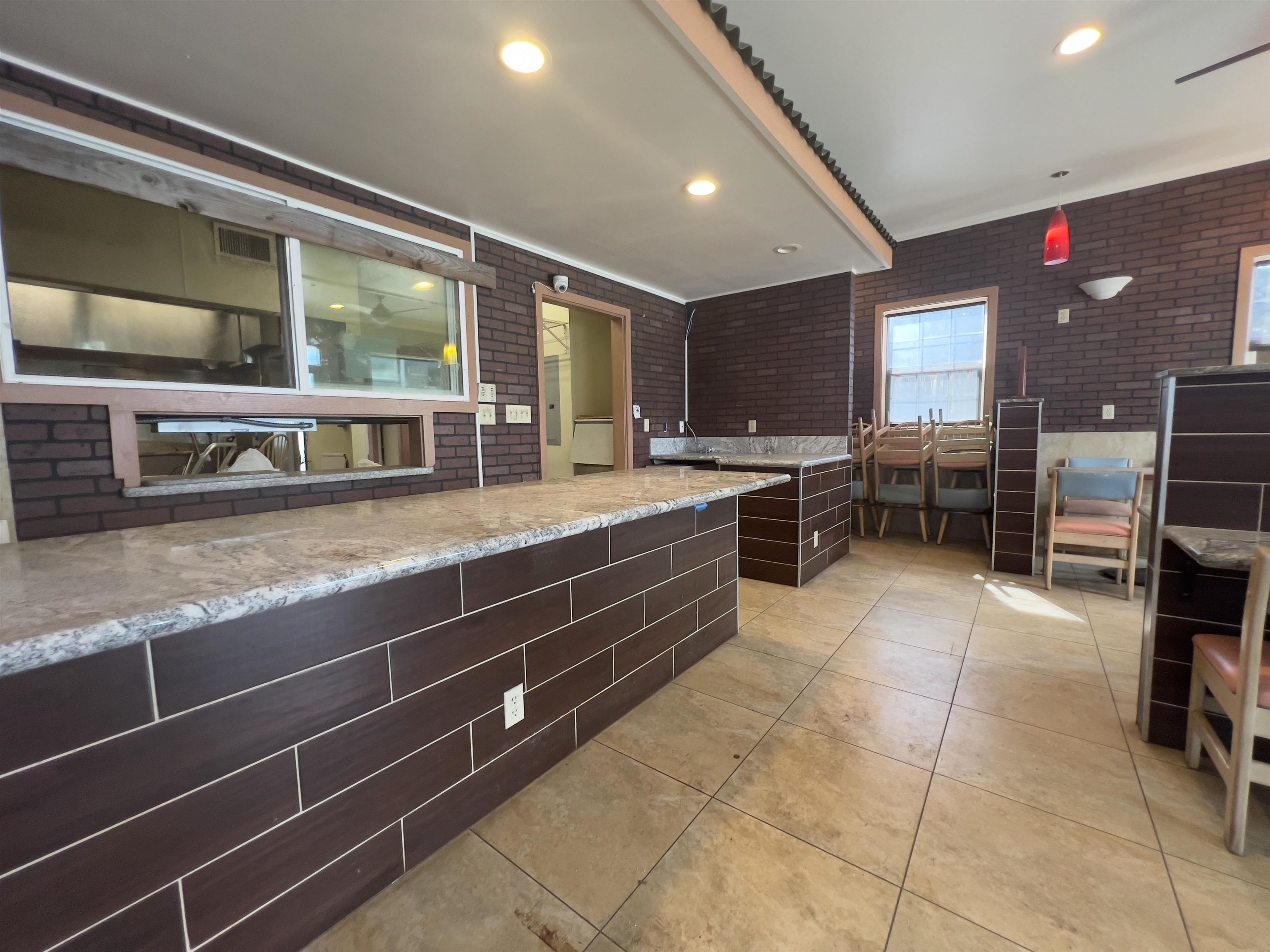 318 N Market St Property Photo 16