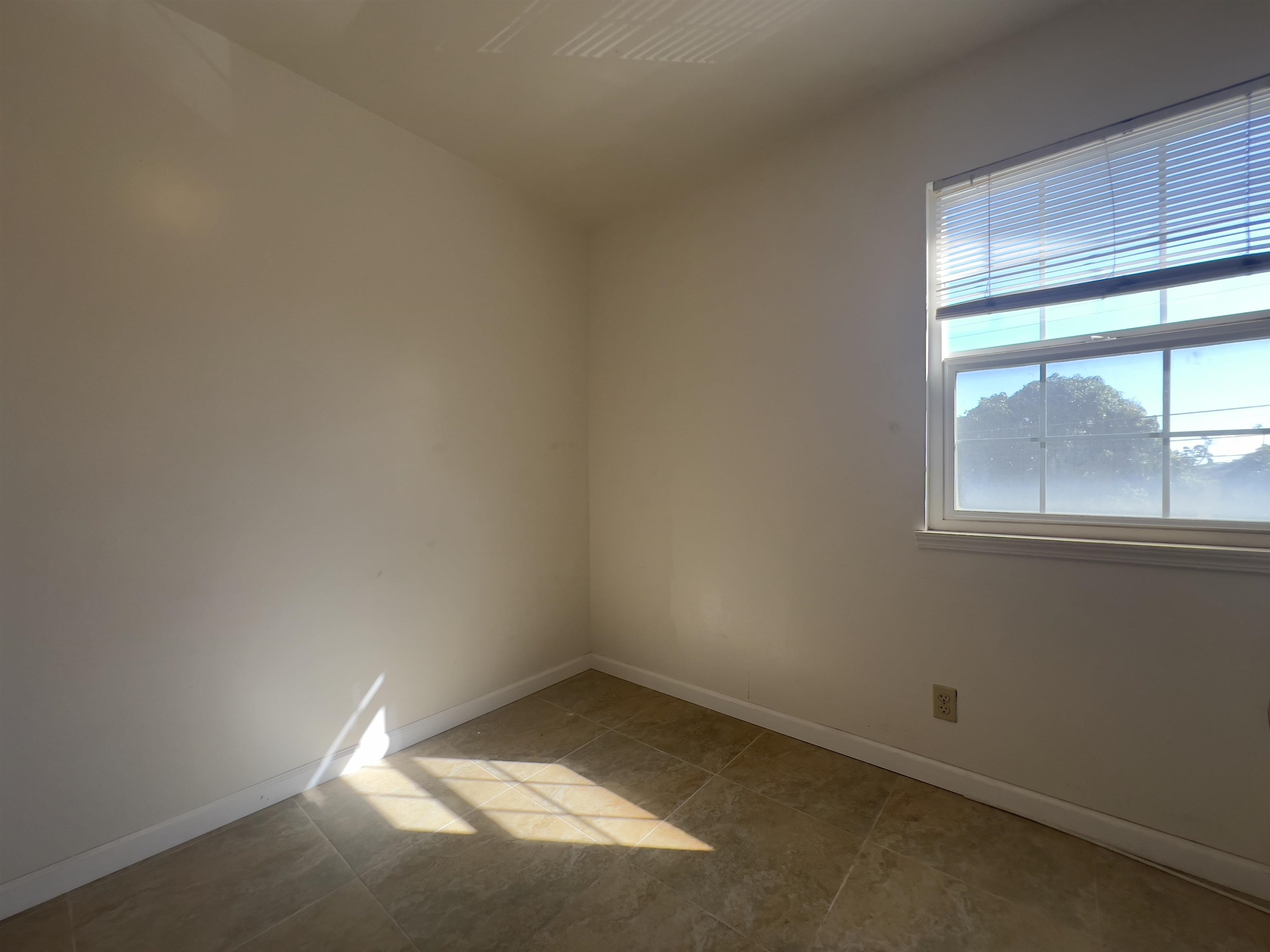 318 N Market St Property Photo 26