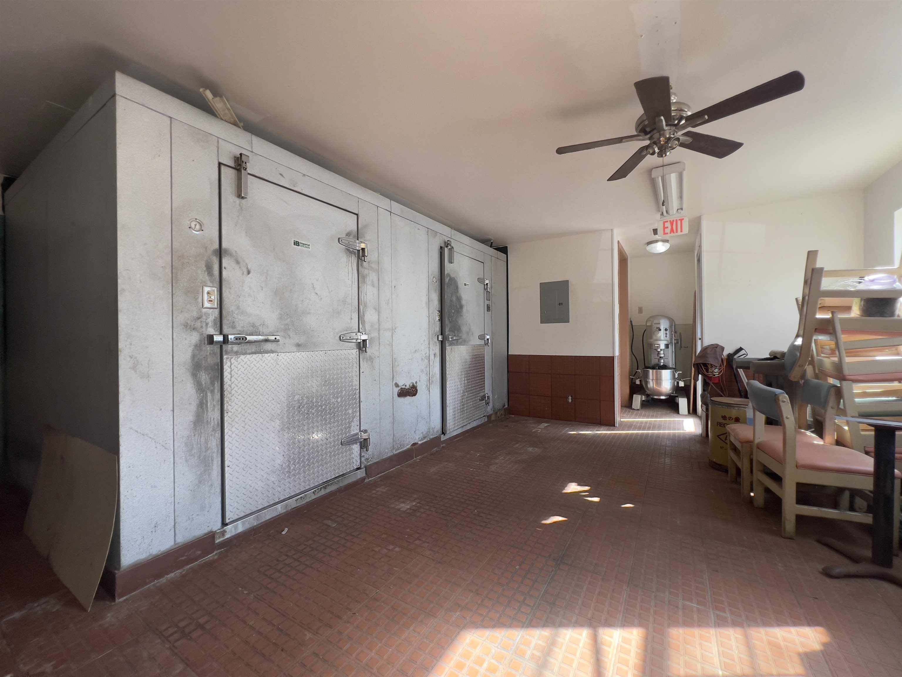 318 N Market St Property Photo 34
