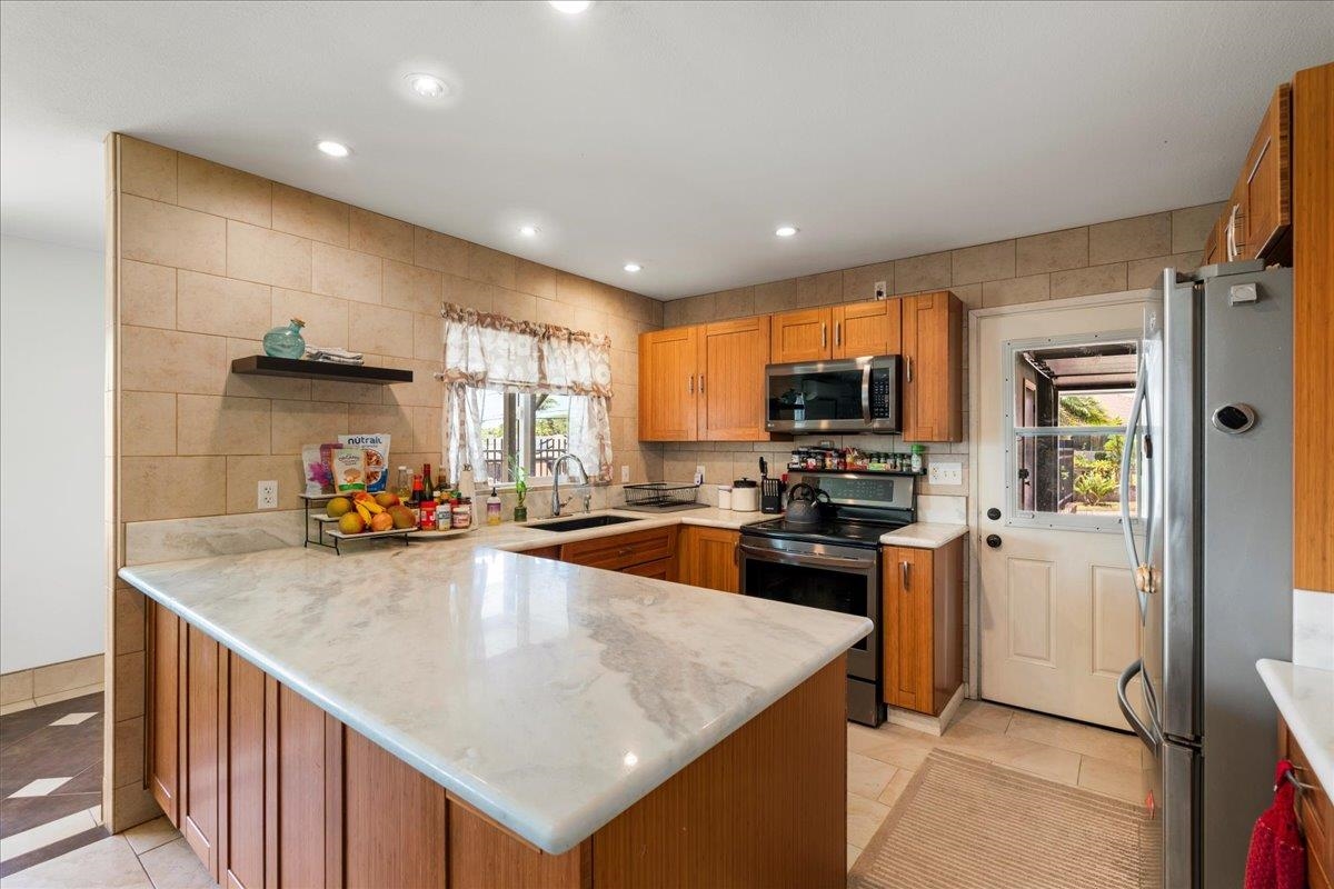 980 Kuhio Pl Property Photo 2