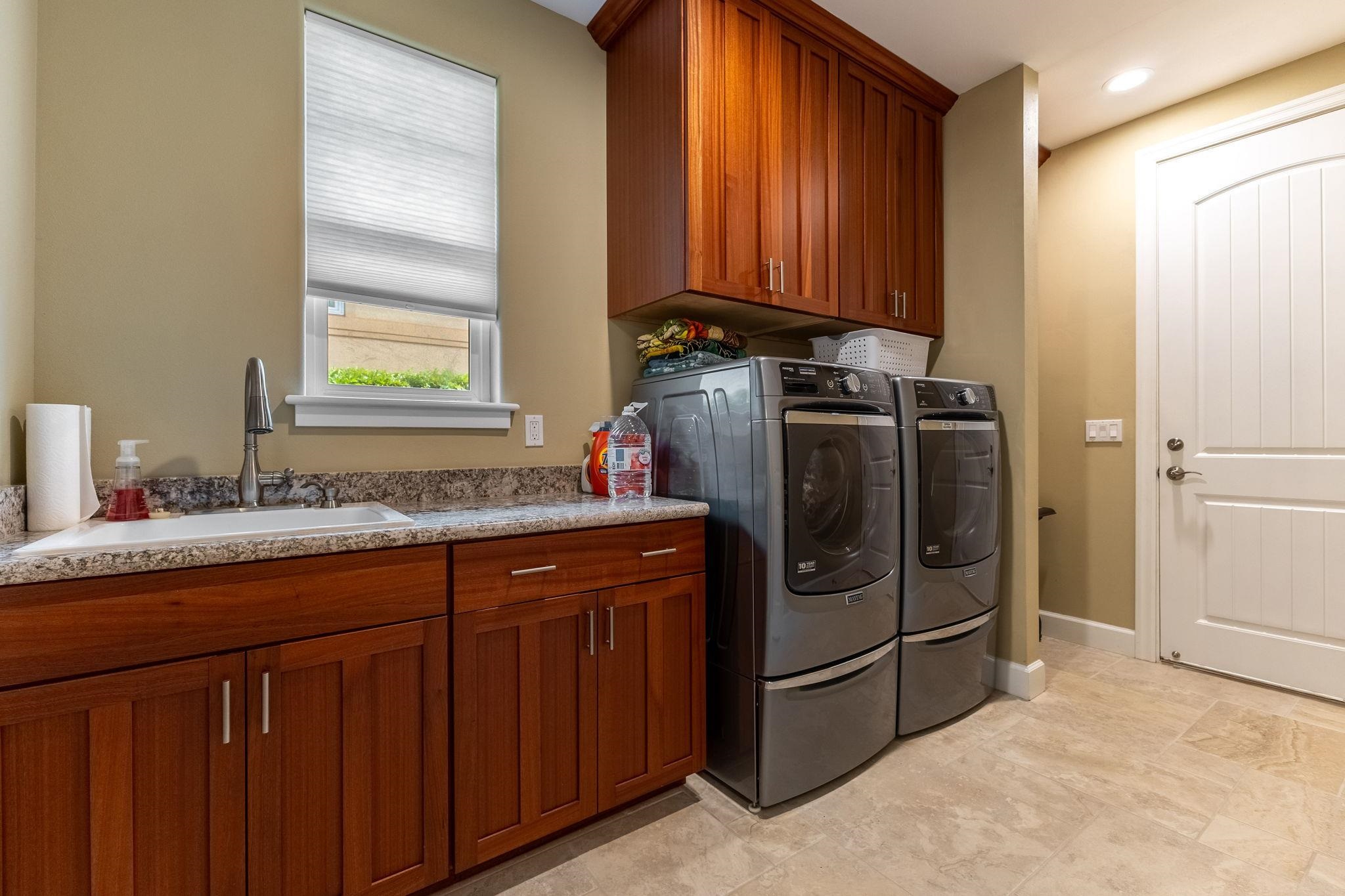 2563 Umeke Cir Property Photo 37