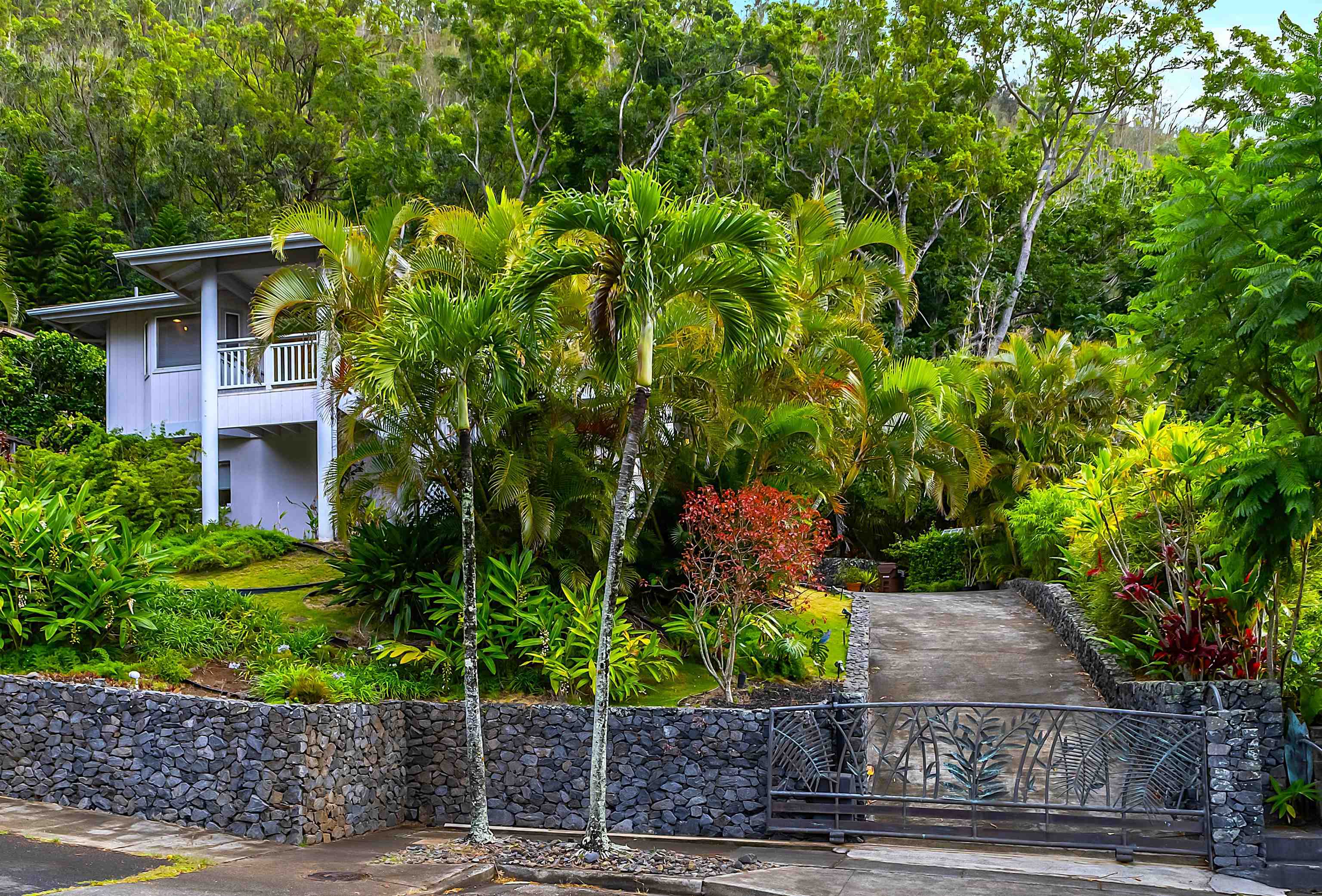596 Kuikahi Dr Property Photo 1